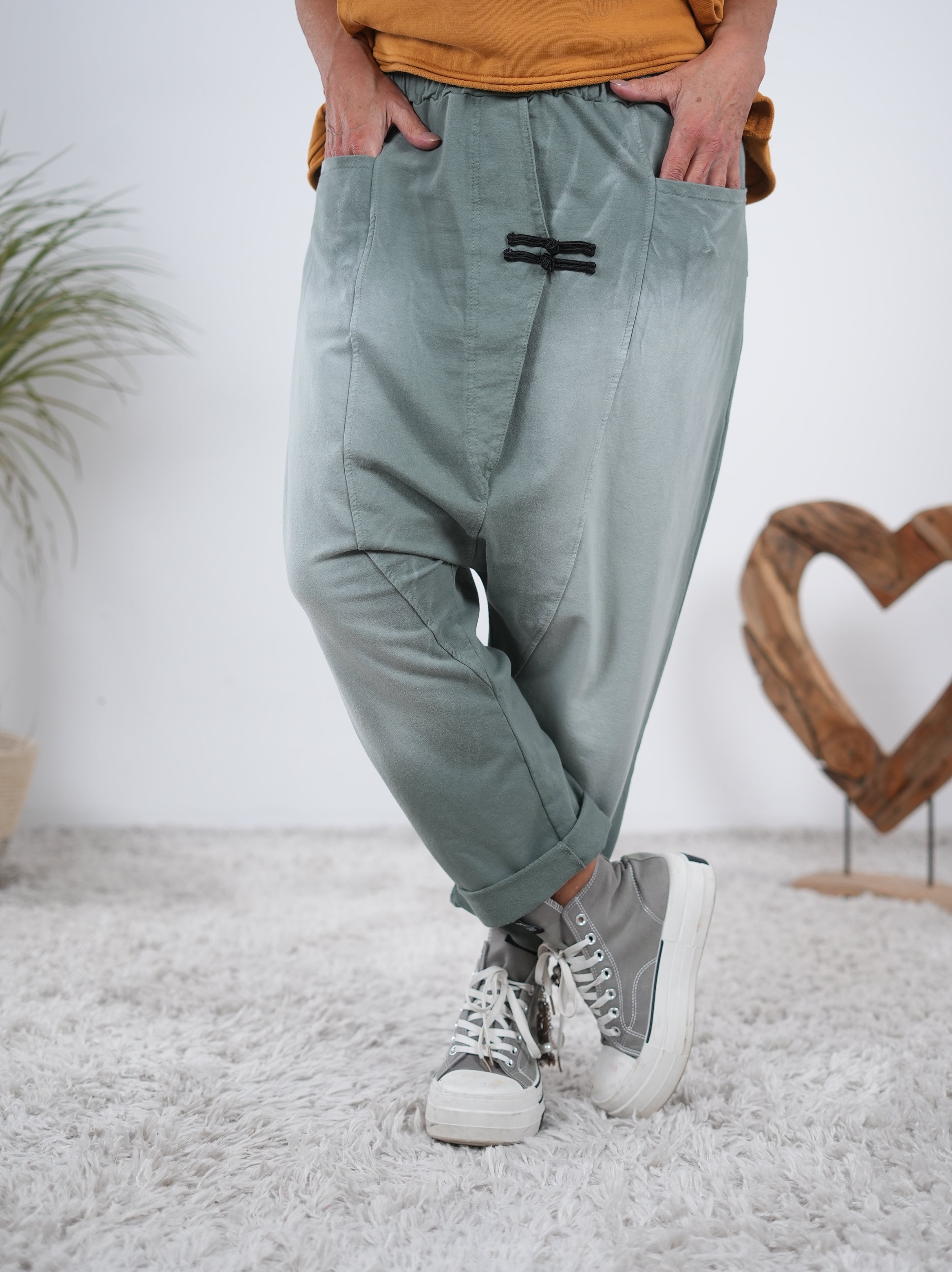 Baumwoll-Baggy mit auffälliger Waschung Olive