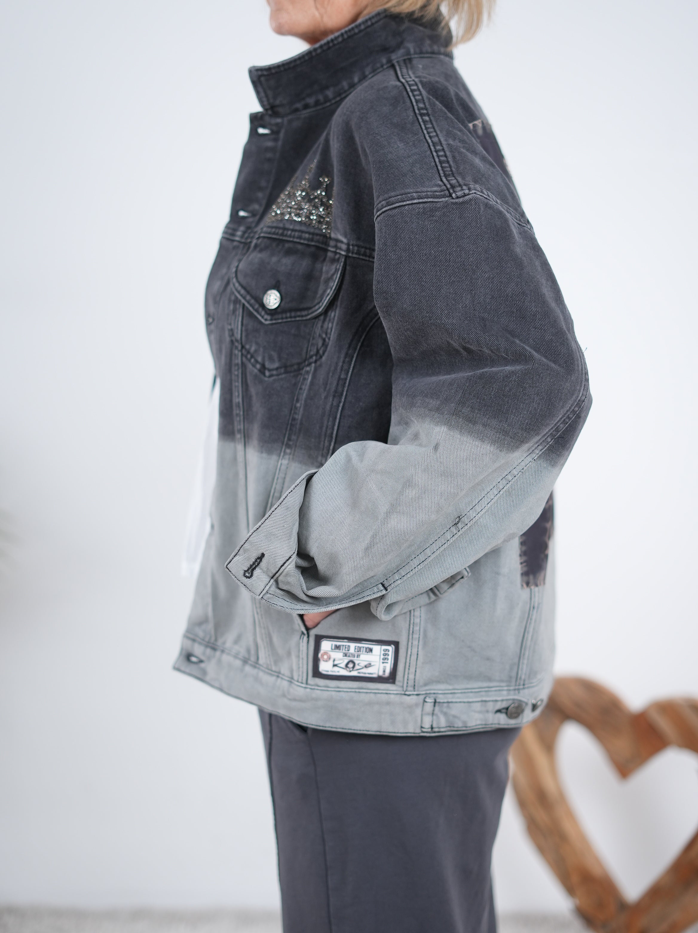 ausgefallene Jeans Jacke mit großem Motiv, zweifarbig
