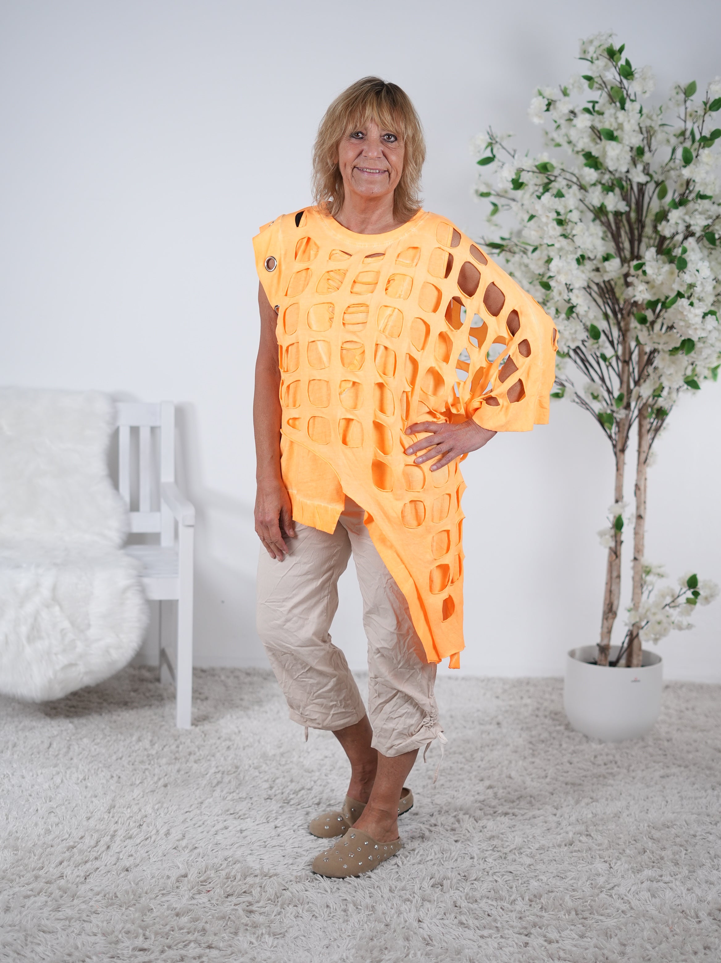 Asymmetrisches Shirt mit ausgestanzten Elementen Neon Orange