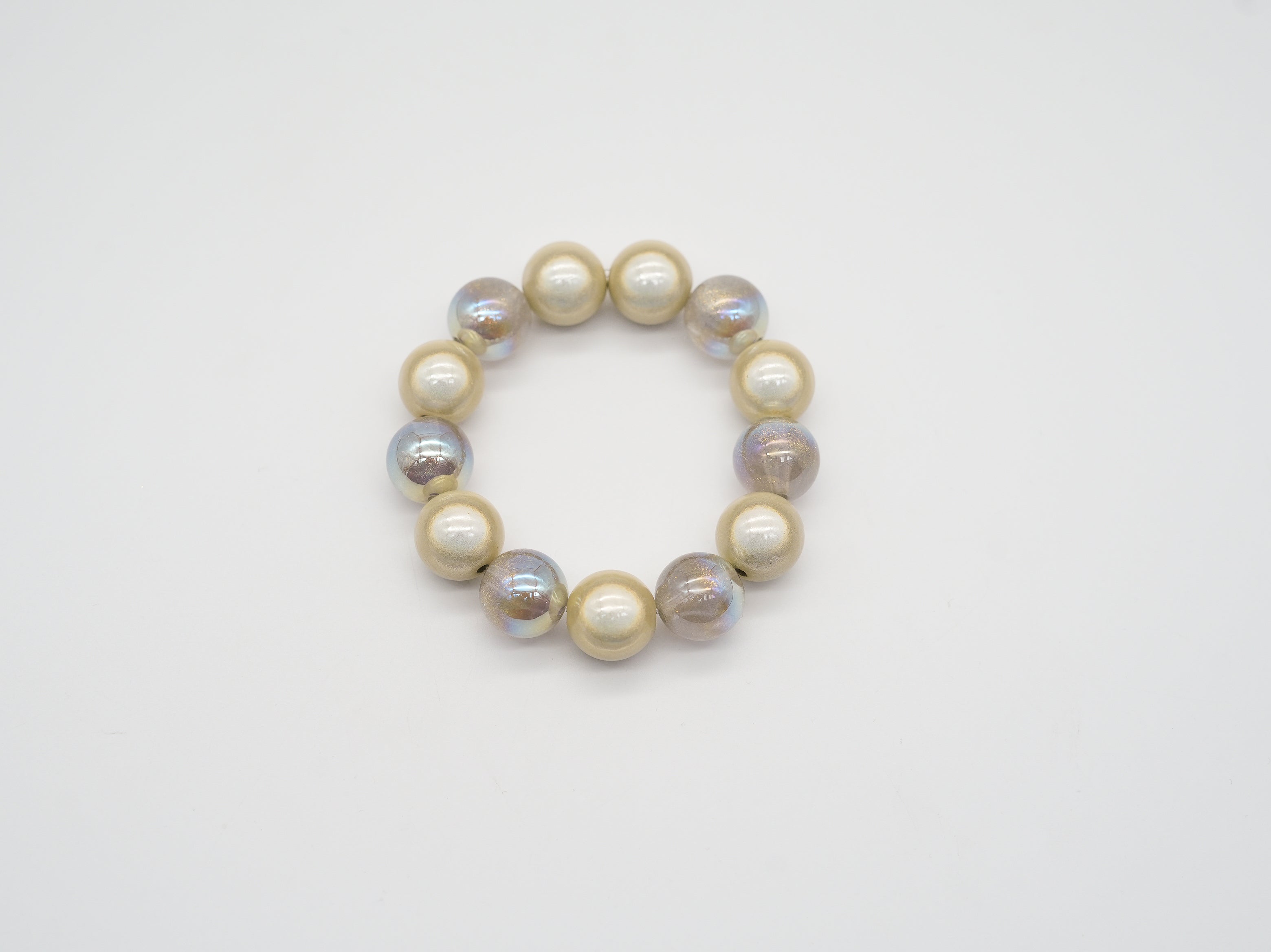 Armband mit großen Perlen
