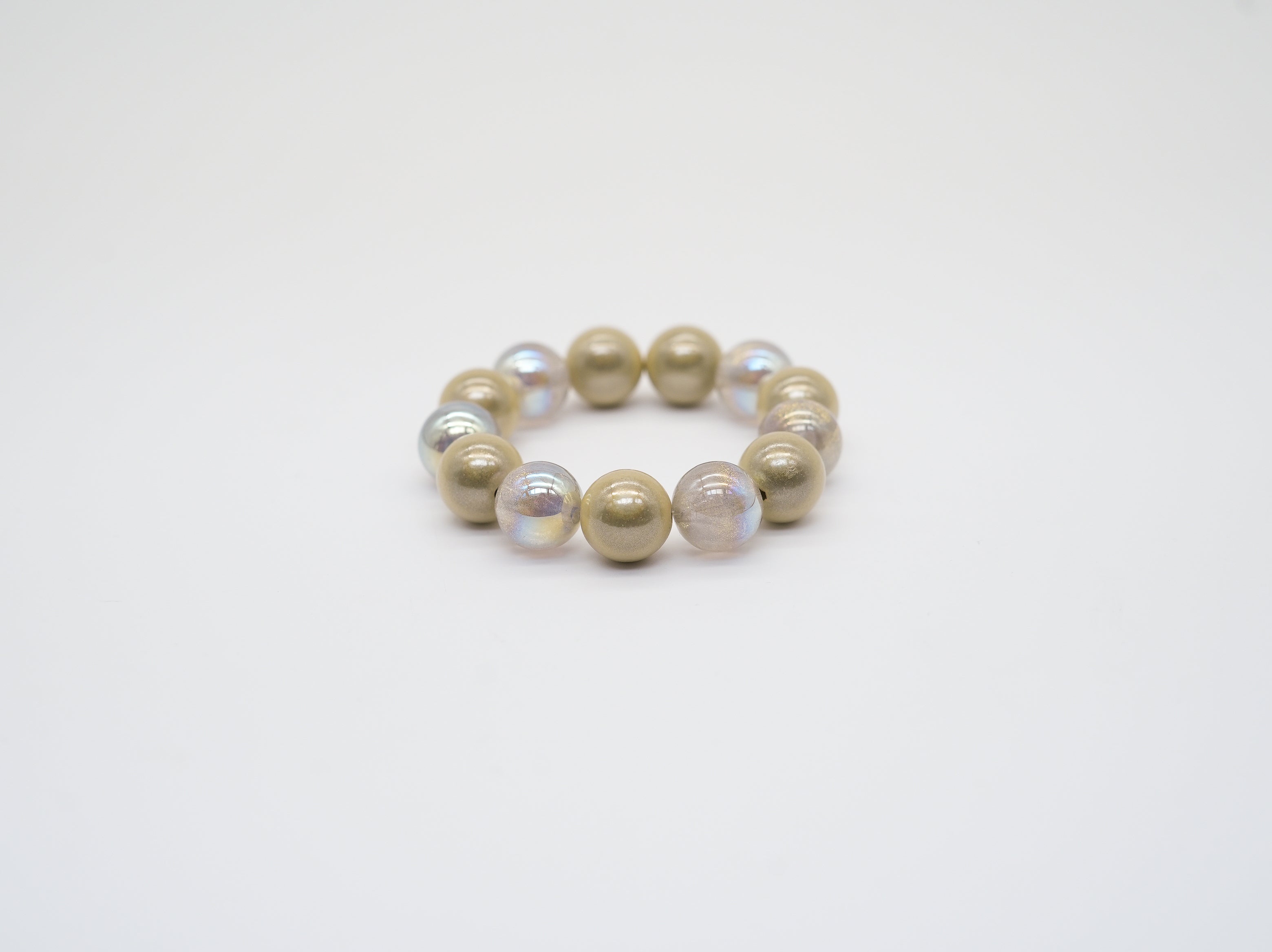 Armband mit großen Perlen