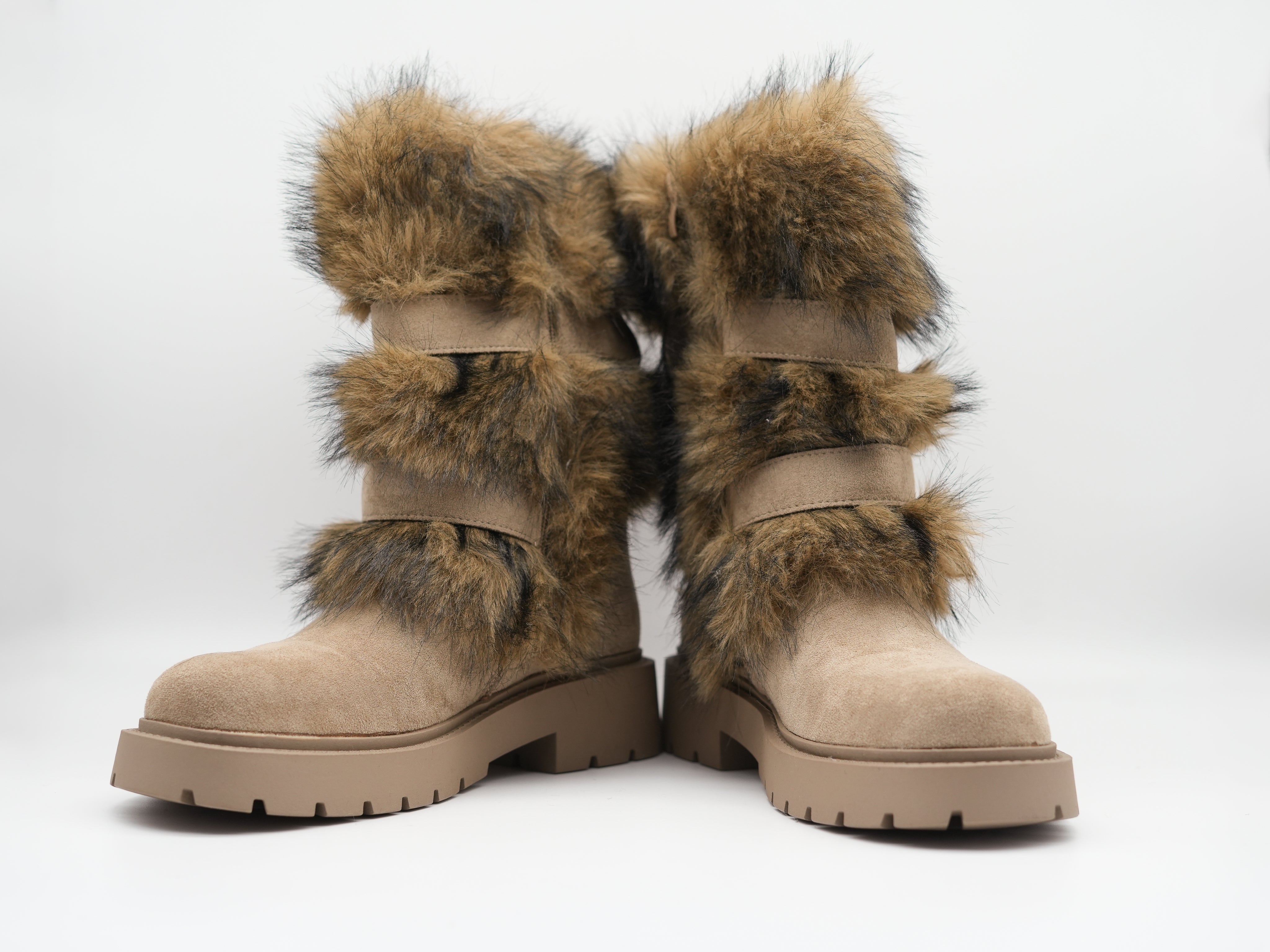 Boots mit Kunstfell und Schnallen