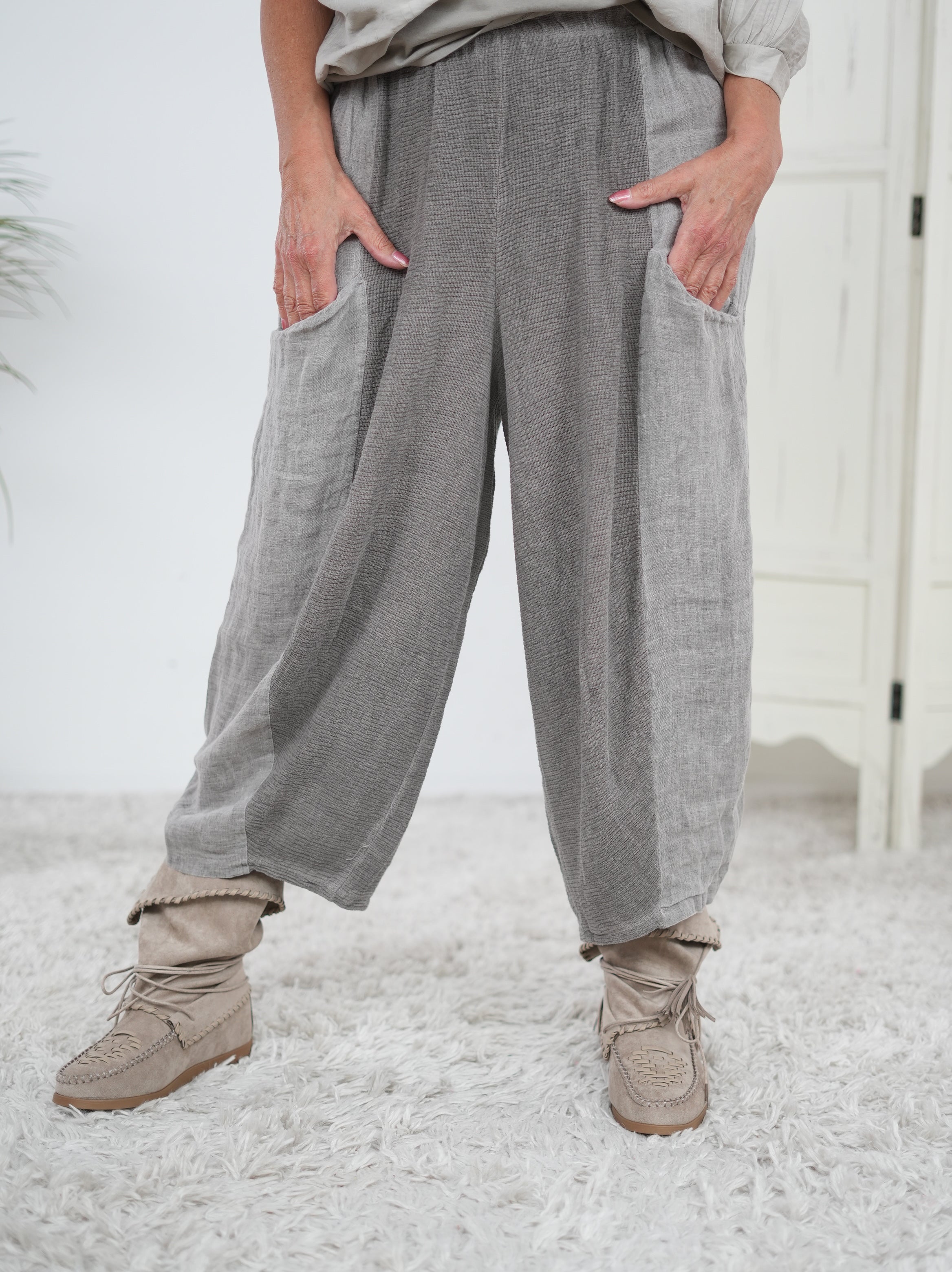 Culotte Hose mit großen Eingriffstaschen und Gummizug Dunkles Taupe