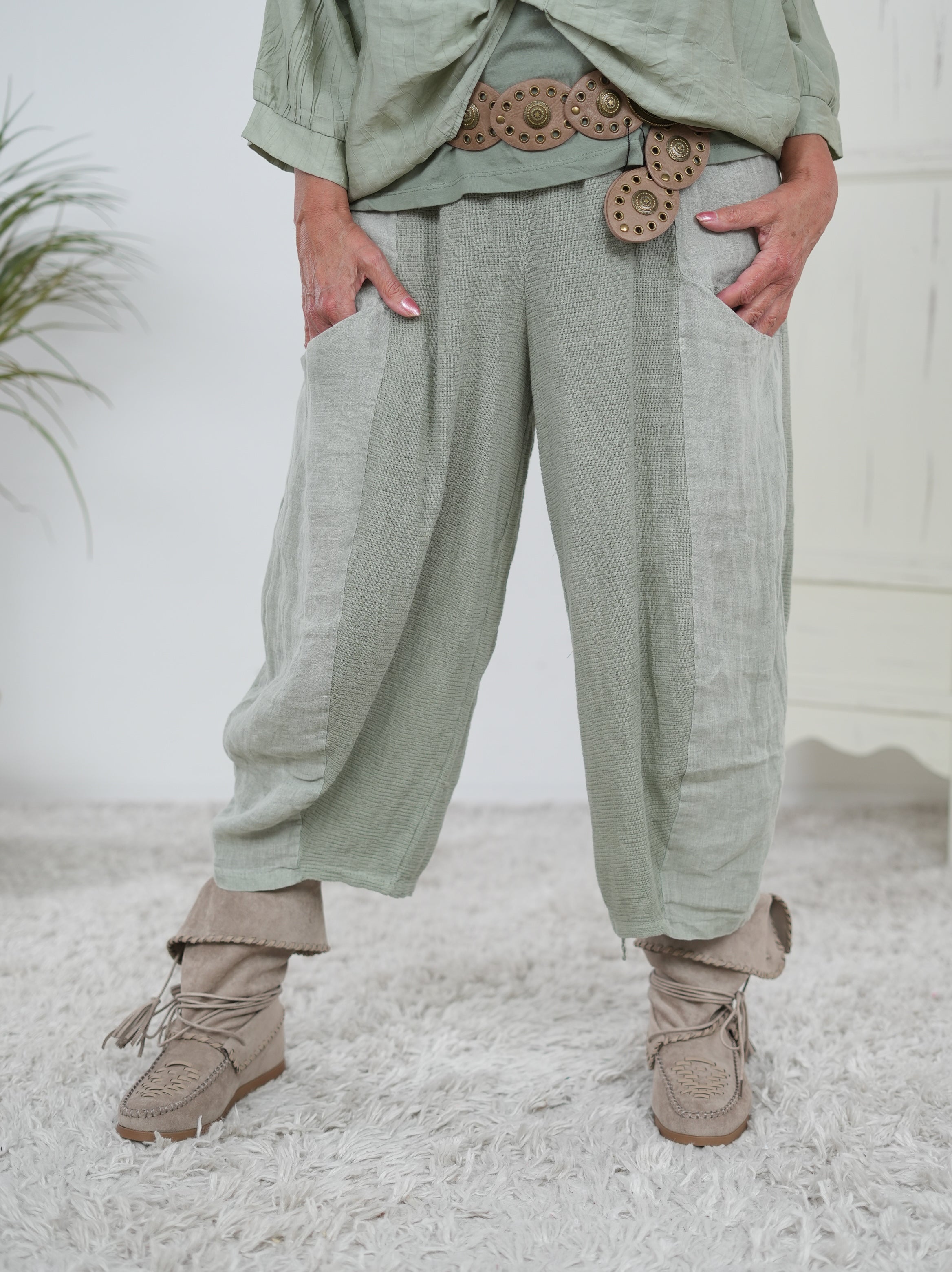 Culotte Hose mit großen Eingriffstaschen und Gummizug Olive