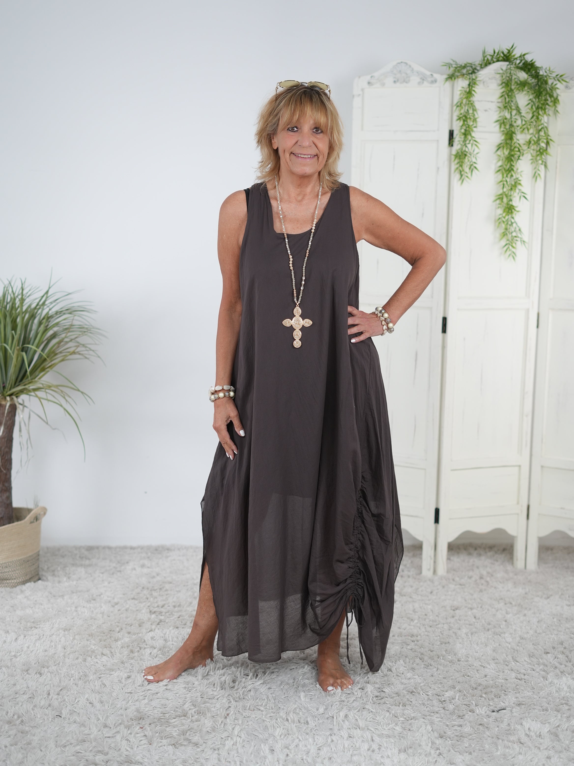 Leichtes Baumwoll-Kleid mit Raffung Schoko