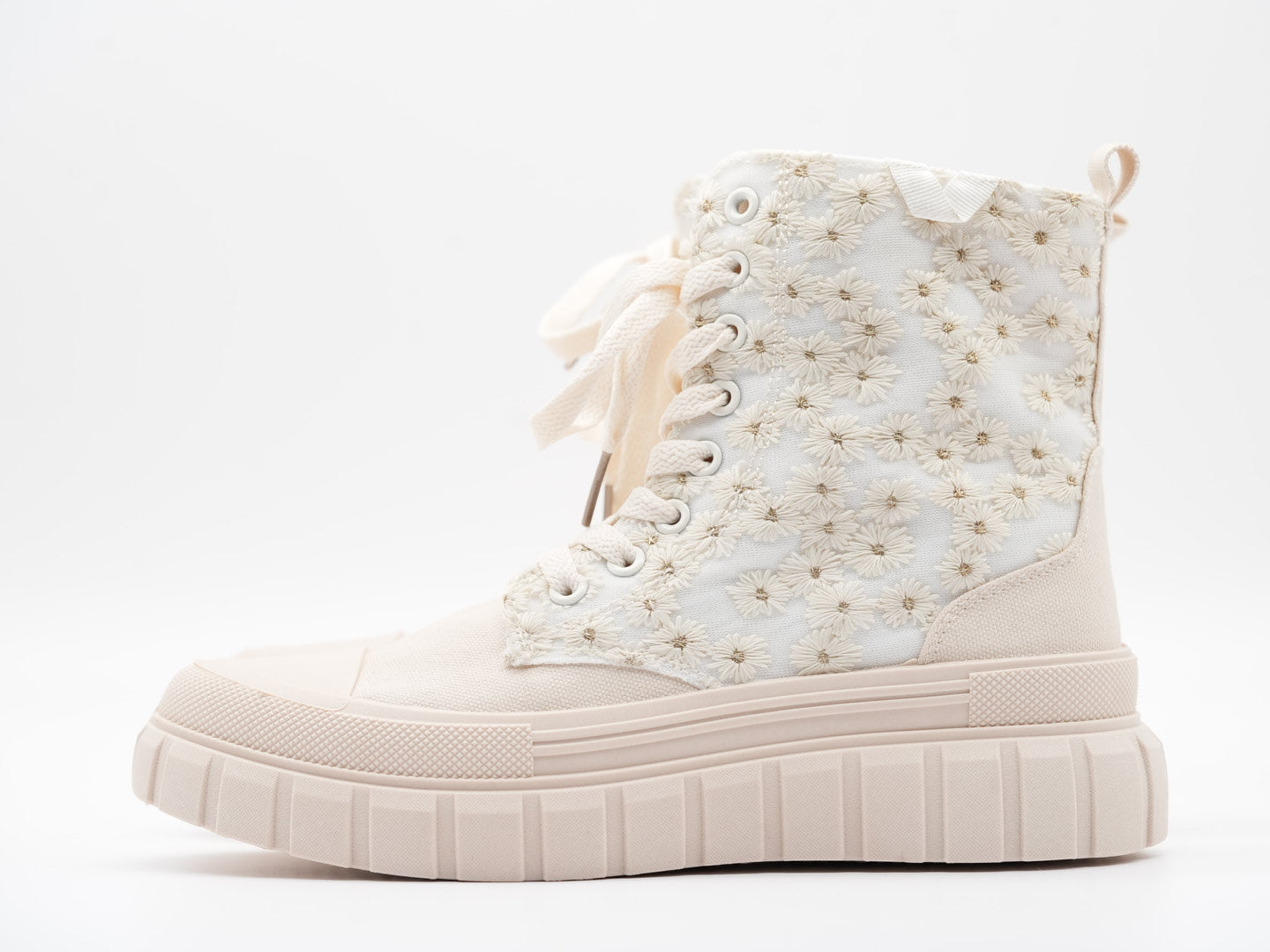 Boots mit Blümchen verziert