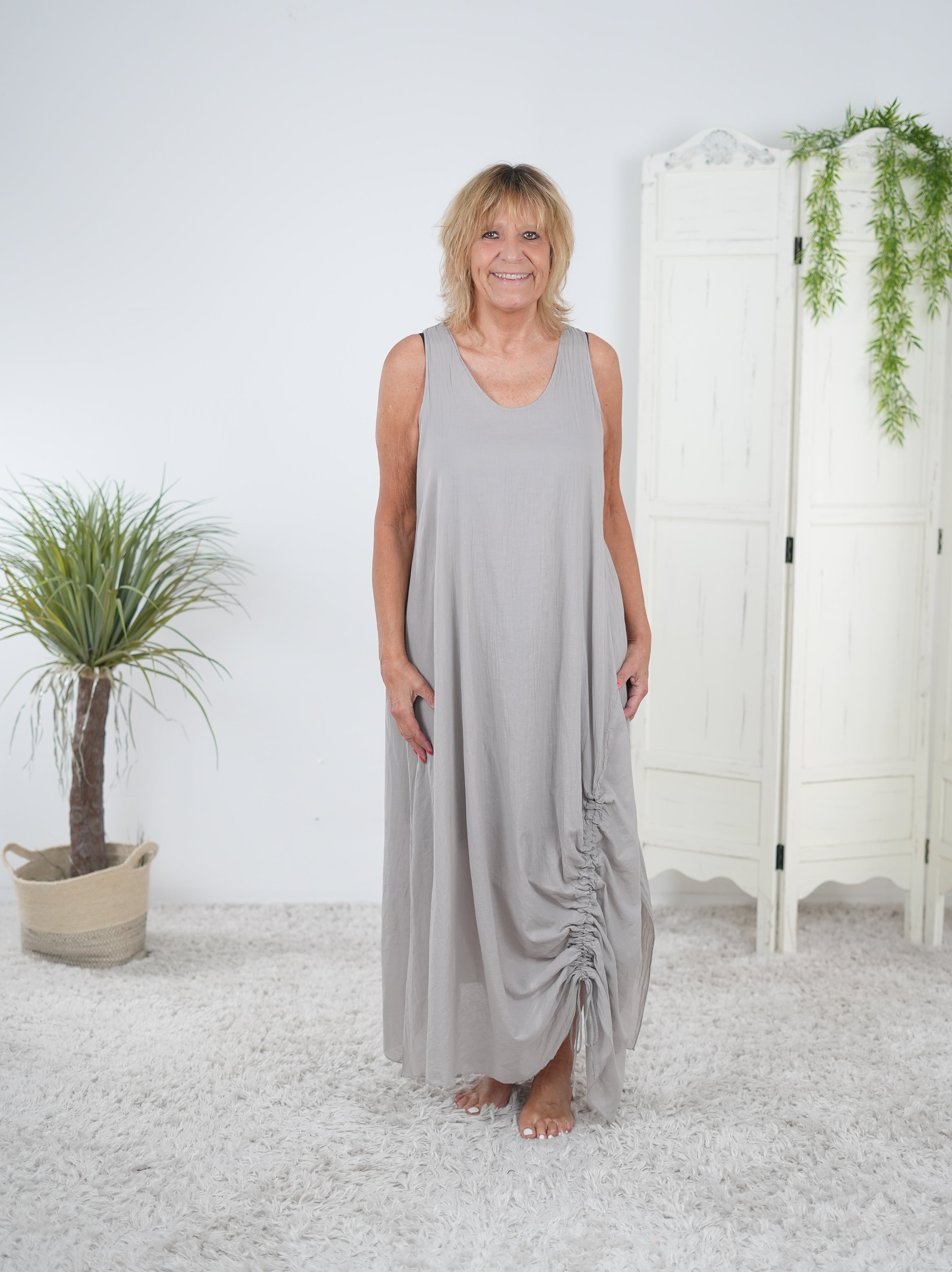 Leichtes Baumwoll-Kleid mit Raffung Taupe