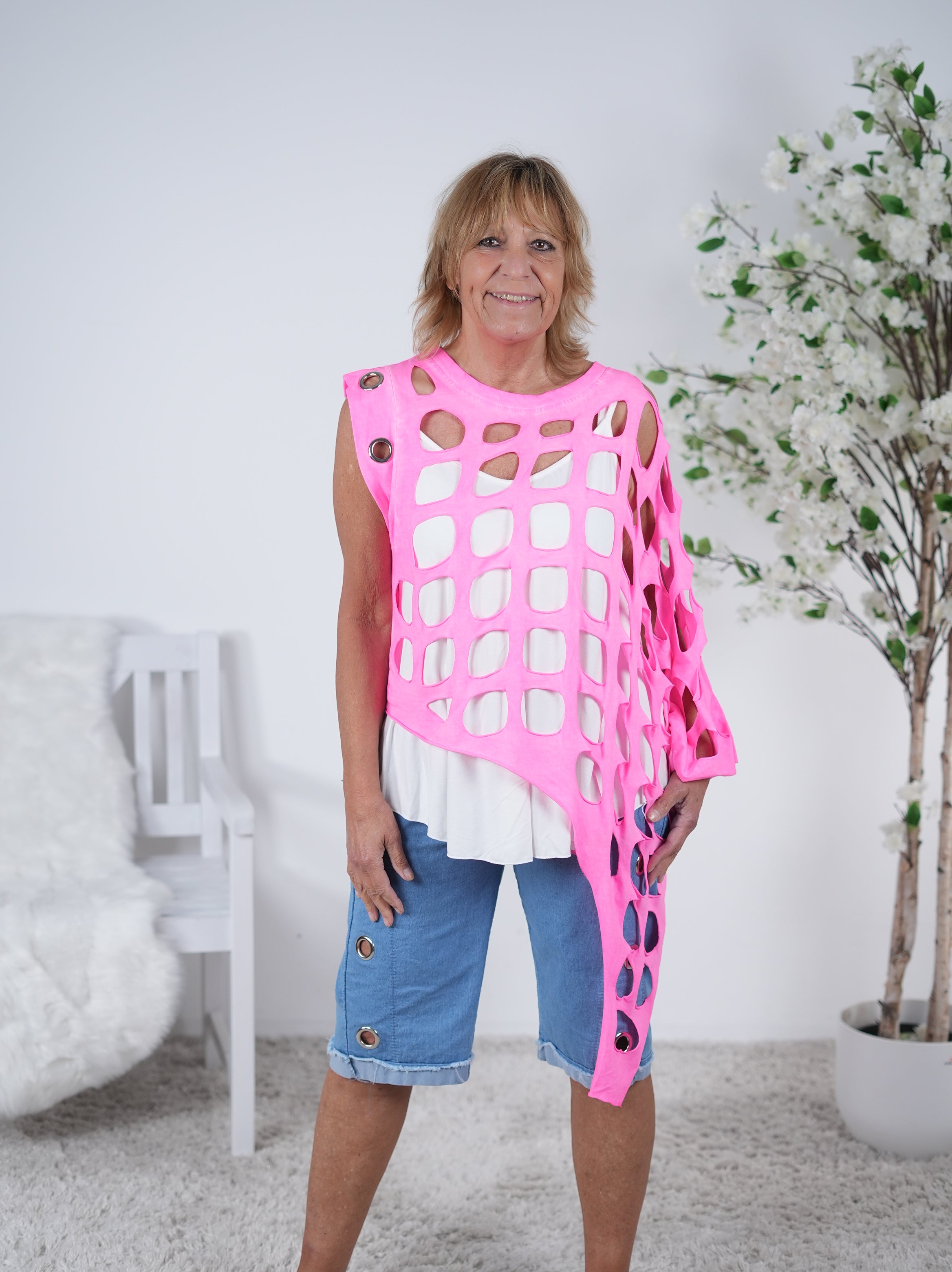 Asymmetrisches Shirt mit ausgestanzten Elementen Neon Pink