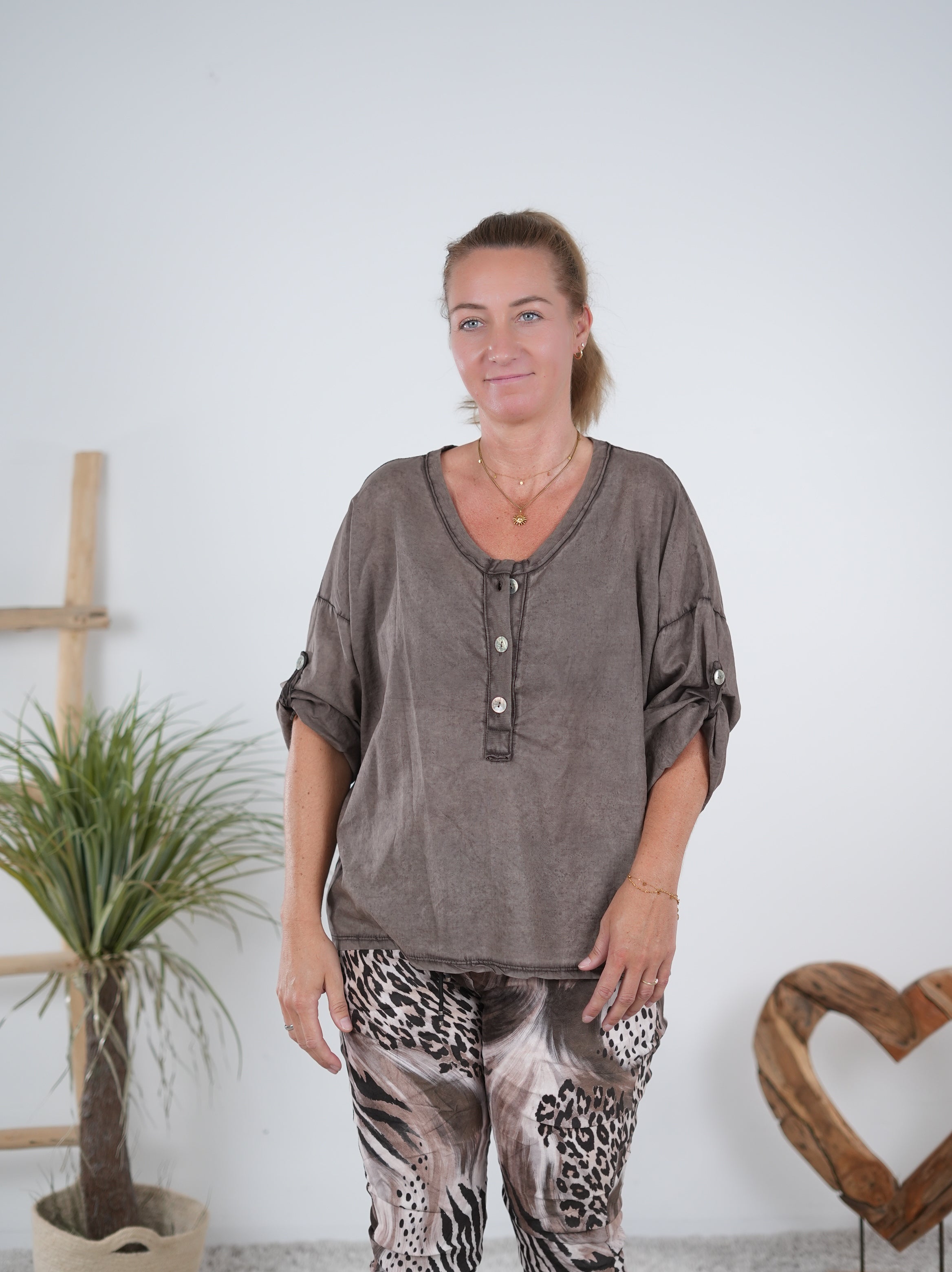 Basic Shirt mit Knopfleiste, kastig geschnitten Schoko