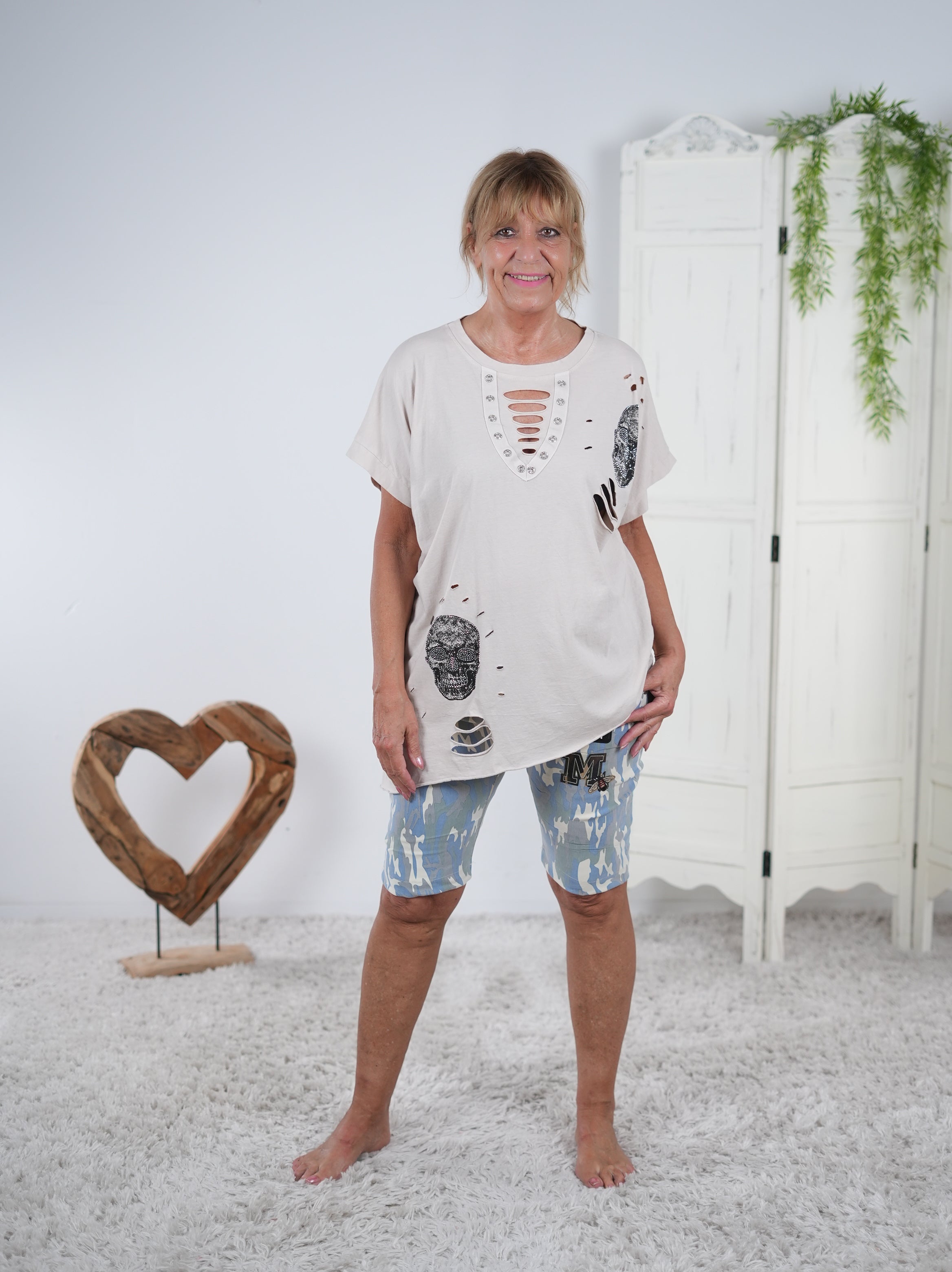 Baumwoll-Shirt mit Skull Print und Nieten verziert Beige