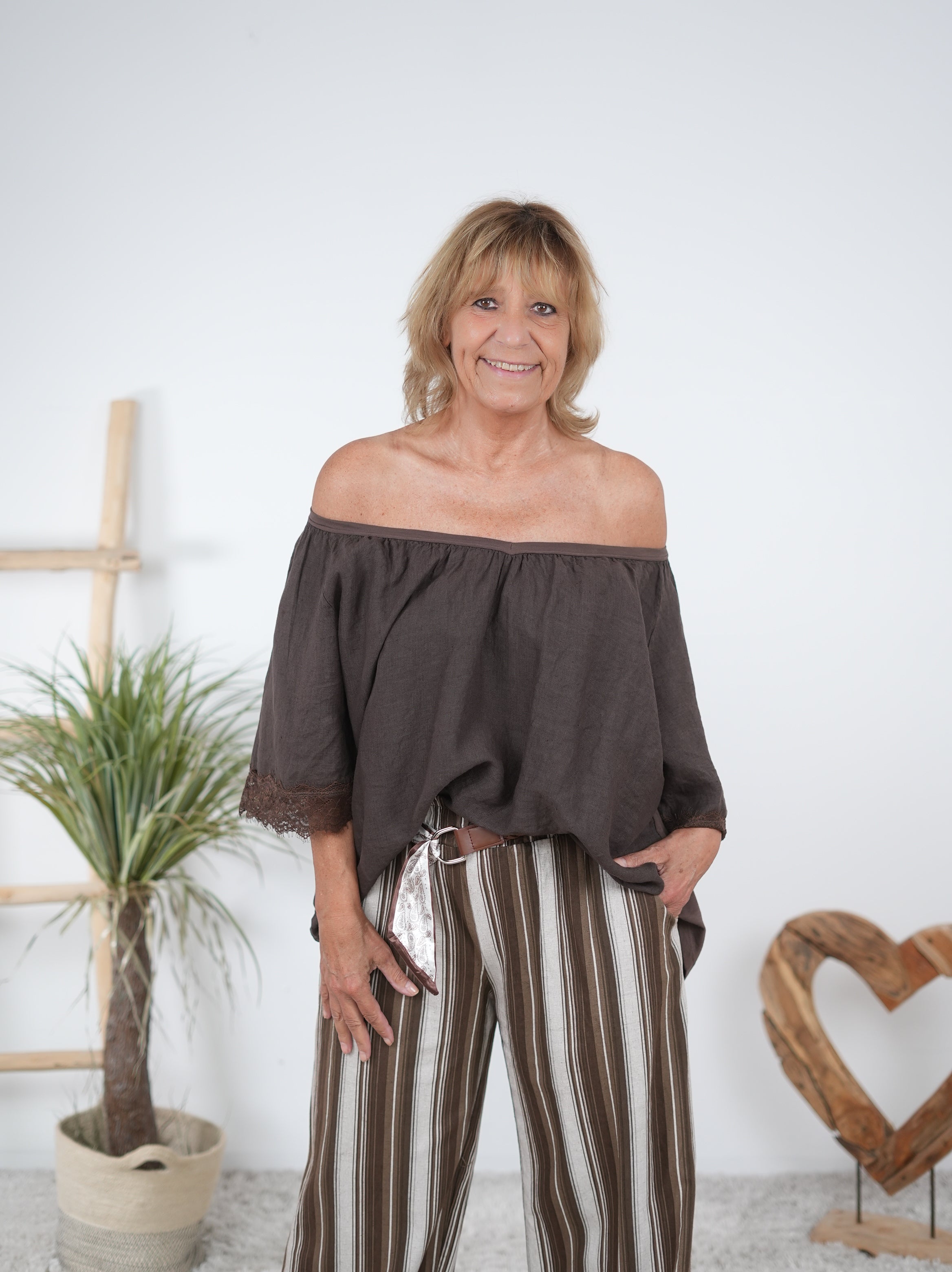 Bluse im Materialmix mit Spitze am Ärmelabschluss