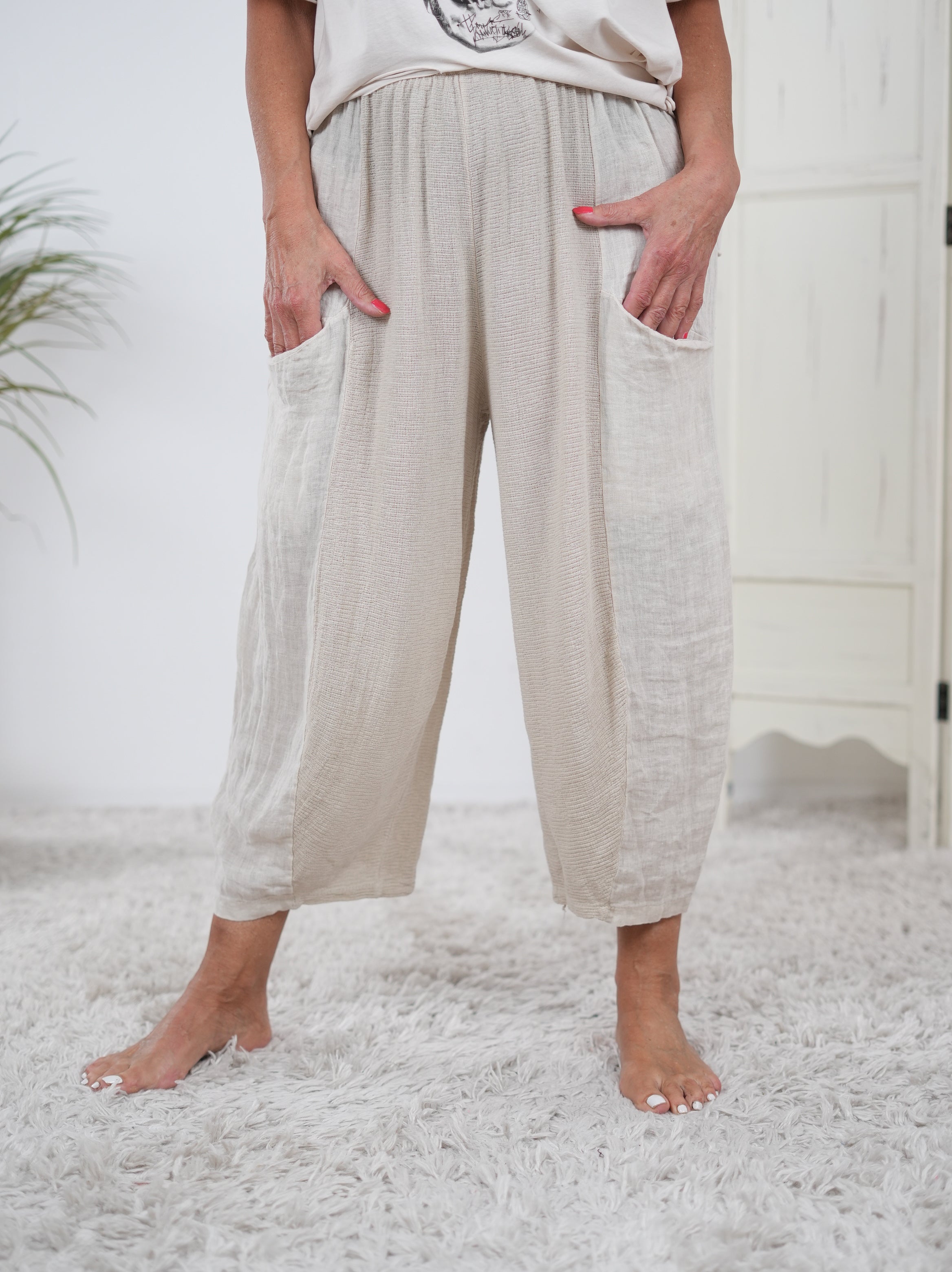 Culotte Hose mit großen Eingriffstaschen und Gummizug Beige