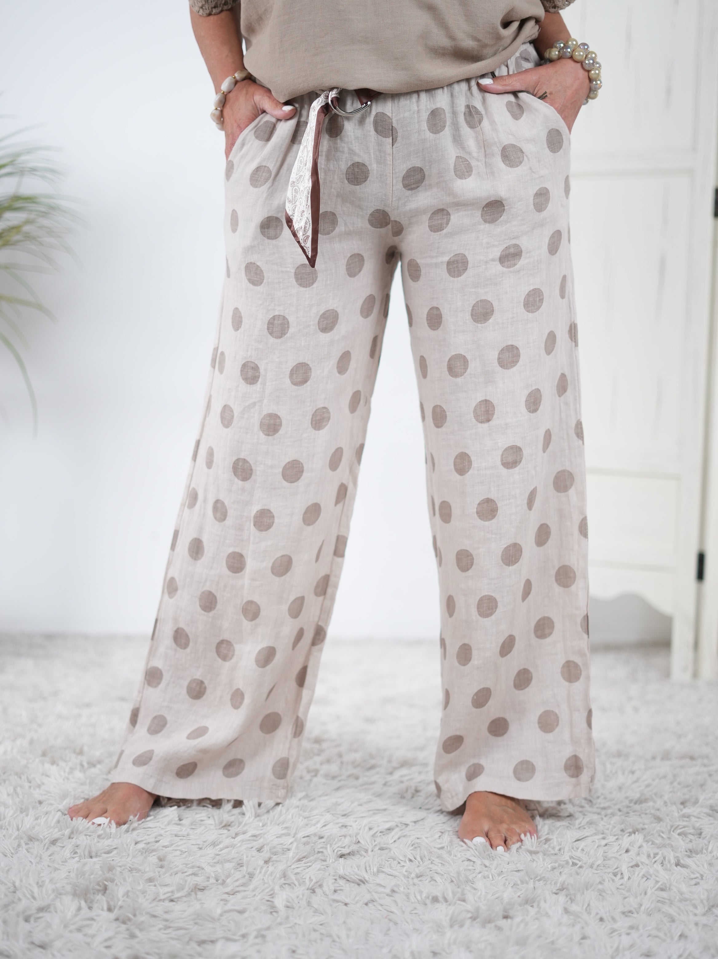 gerade geschnittene Marlene Hose, Dot design Beige