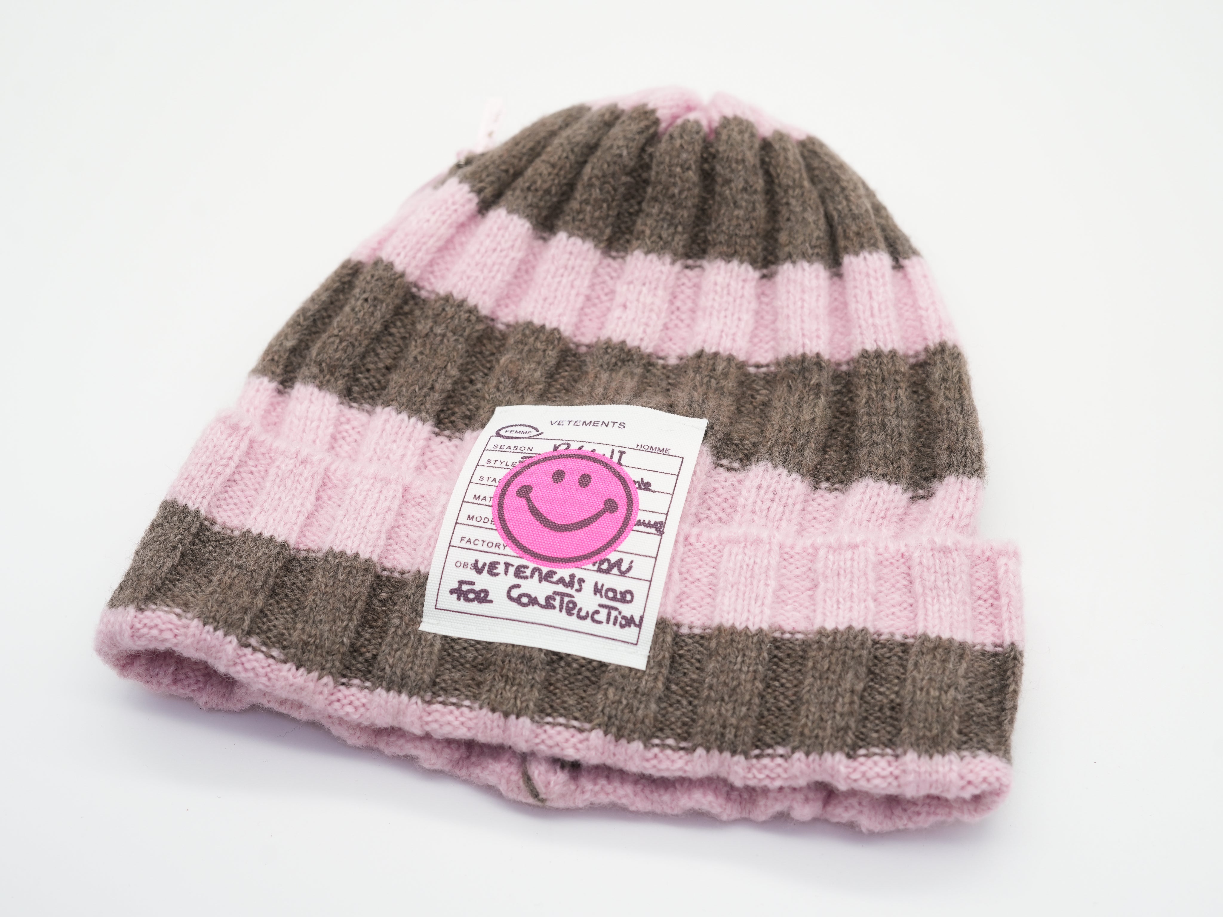 Gestreifte Mütze mit Patch