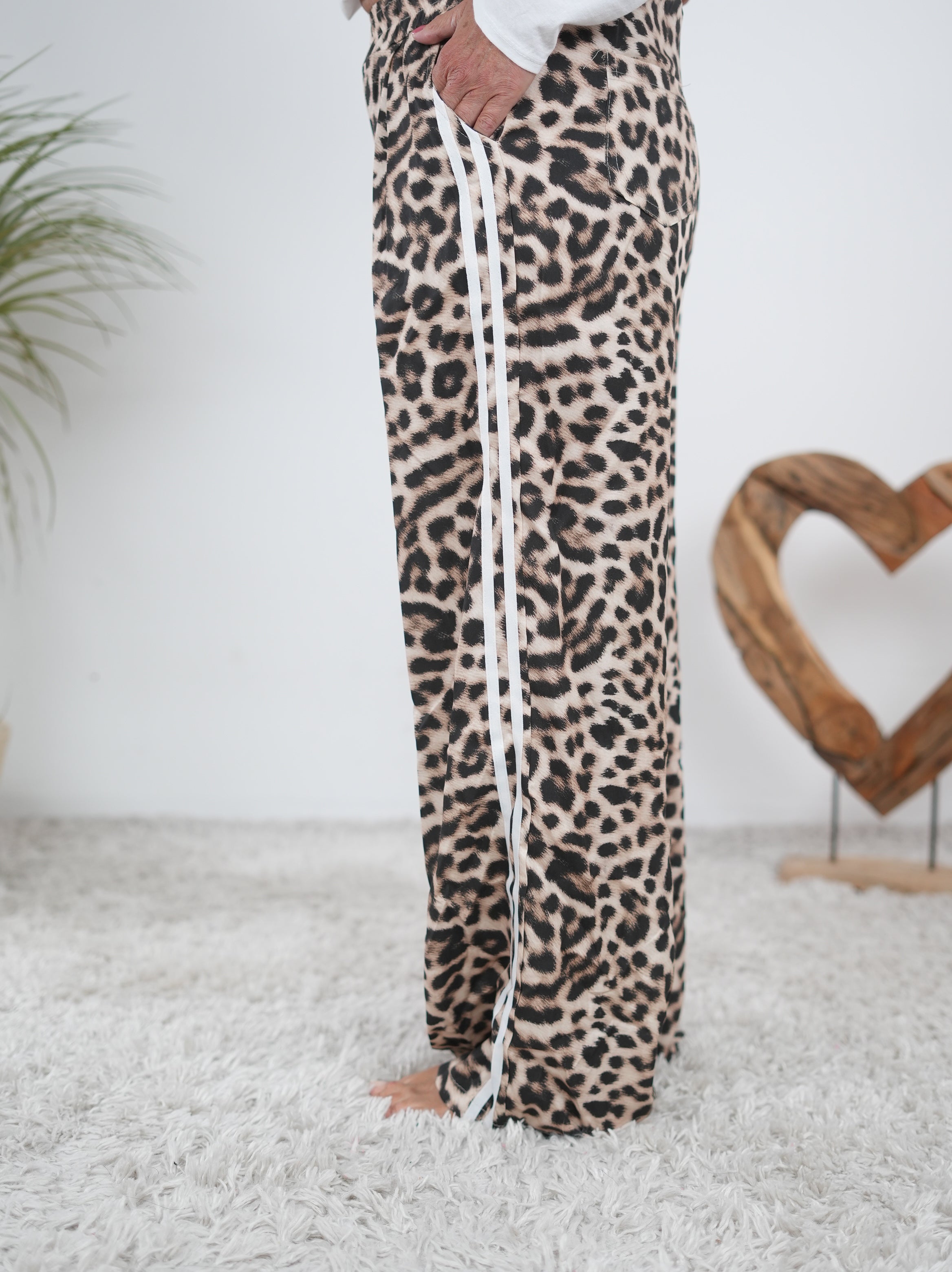 Hingucker Marlene Hose mit seitlichem Streifen