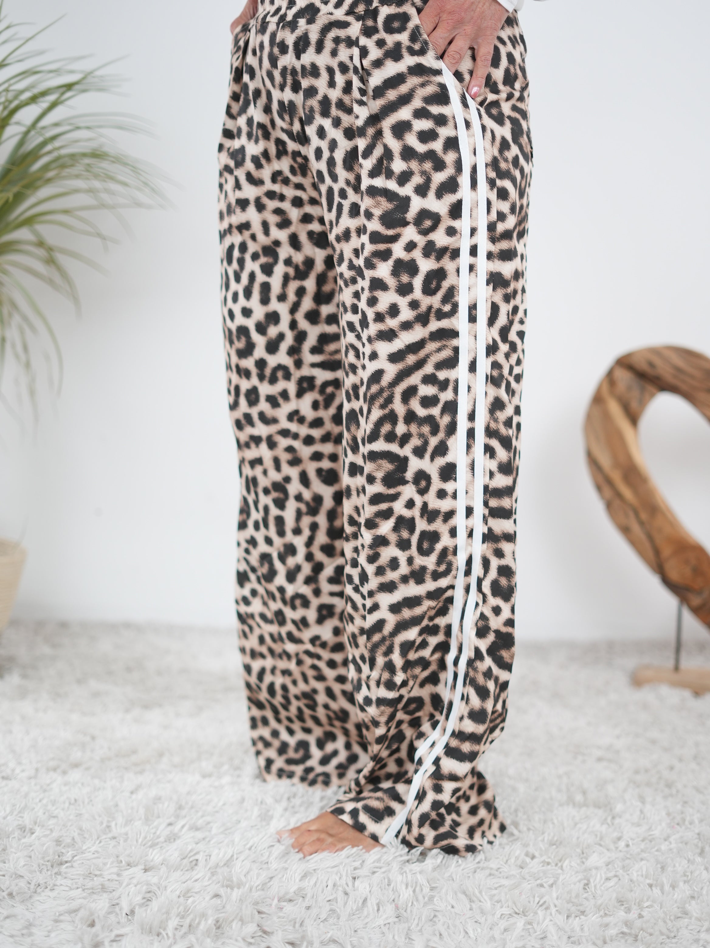 Hingucker Marlene Hose mit seitlichem Streifen