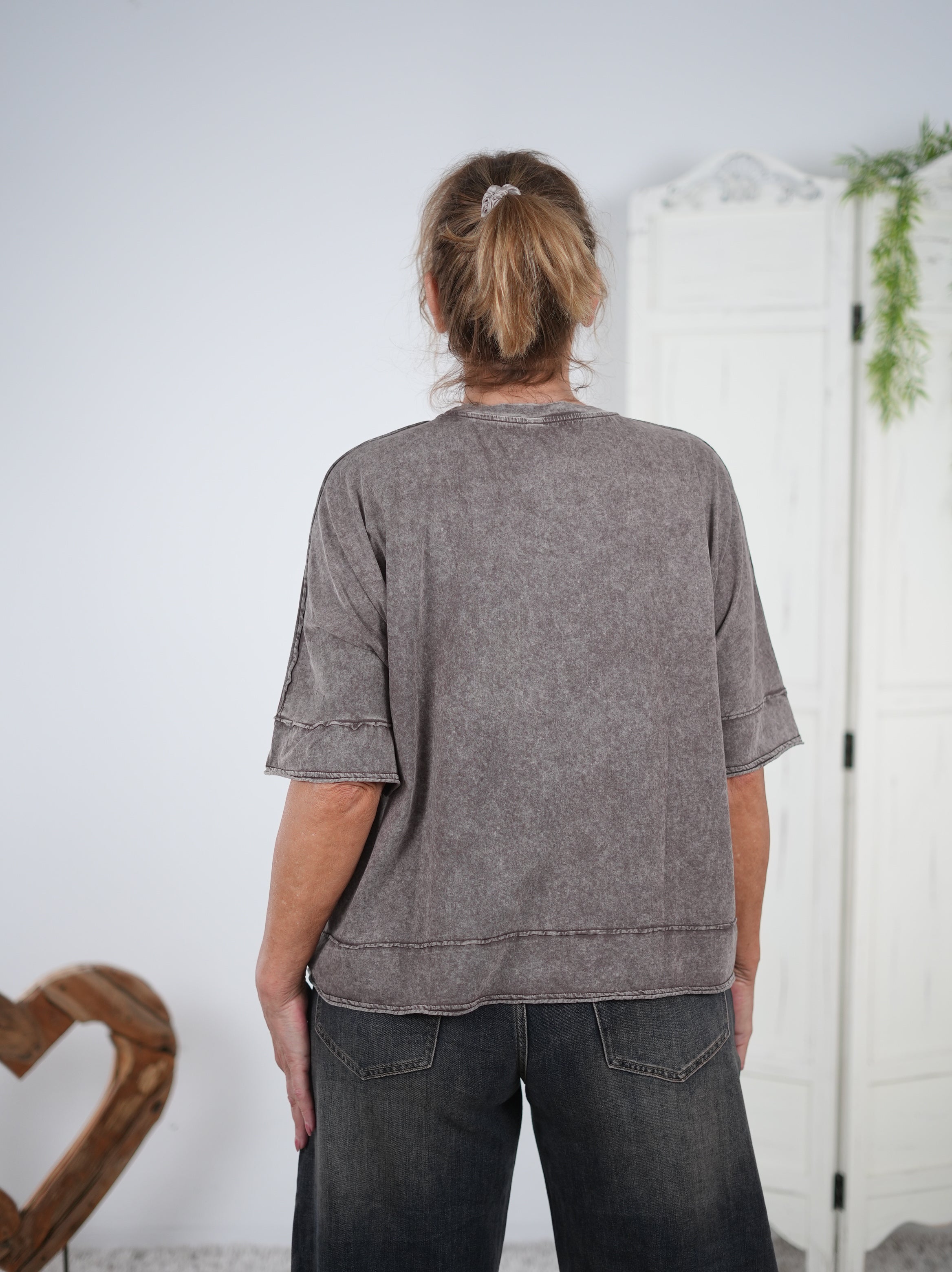 kastig geschnittenes Shirt mit Ösen verziert