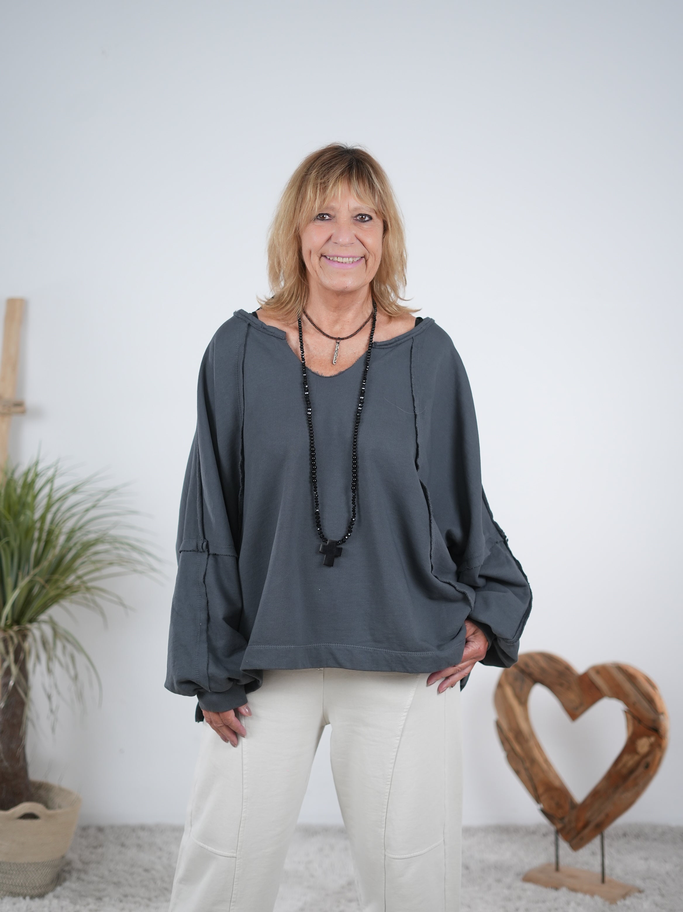 lässiges oversized Sweaty mit auffälligem Ausschnitt Anthrazit