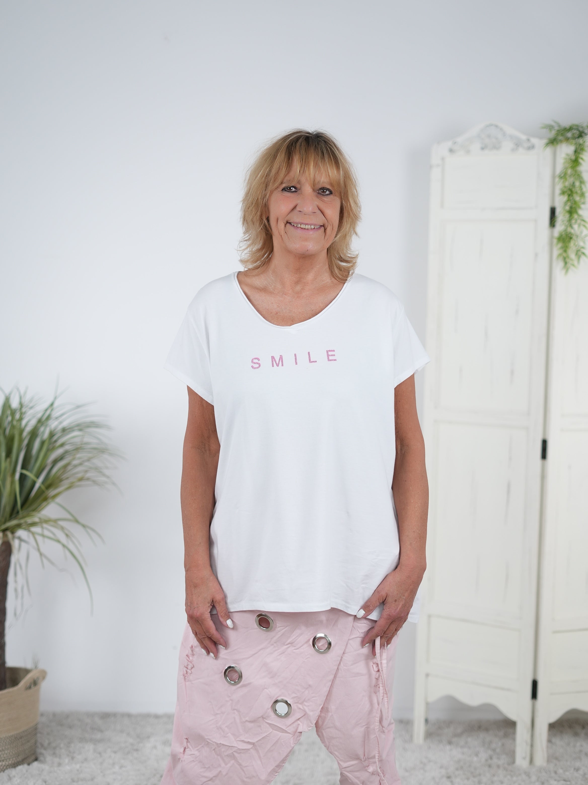 lässiges Shirt mit Smile Schriftzug in Strasssteinen