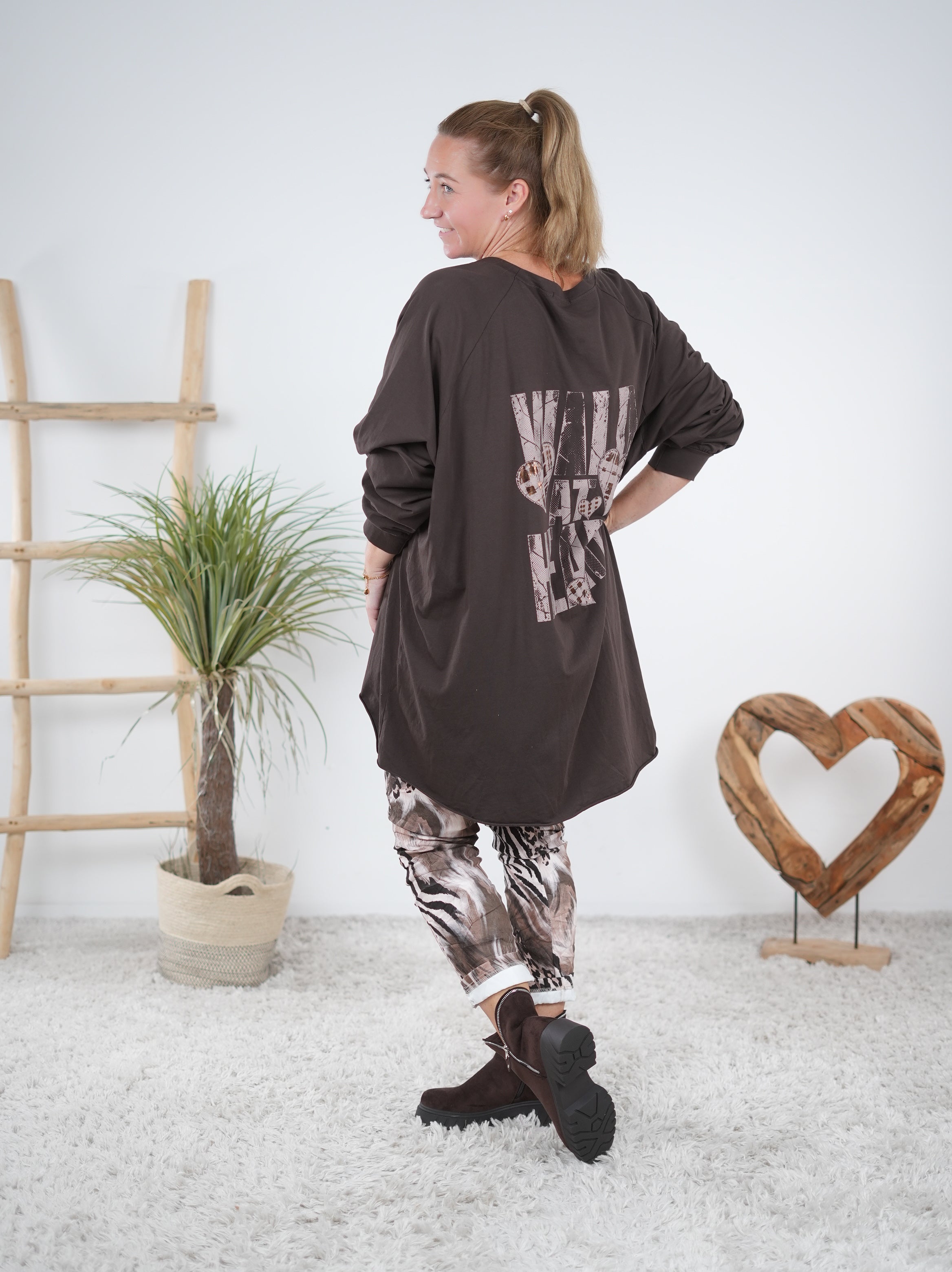Langarm Shirt mit Ärmelbündchen im Vokuhila Schnitt Schoko