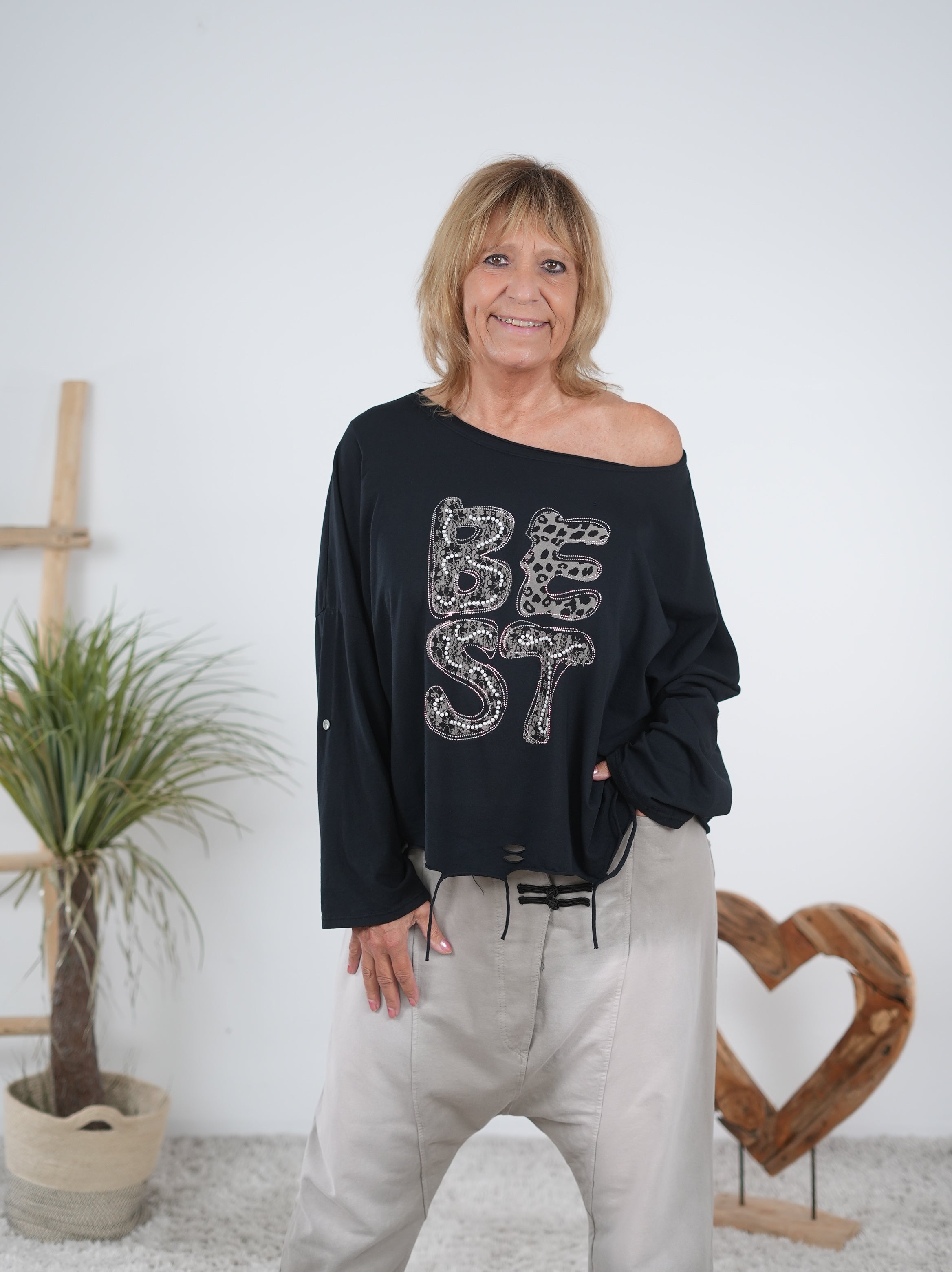 langarm Shirt mit Schriftzug und überschnittenem Arm Schwarz