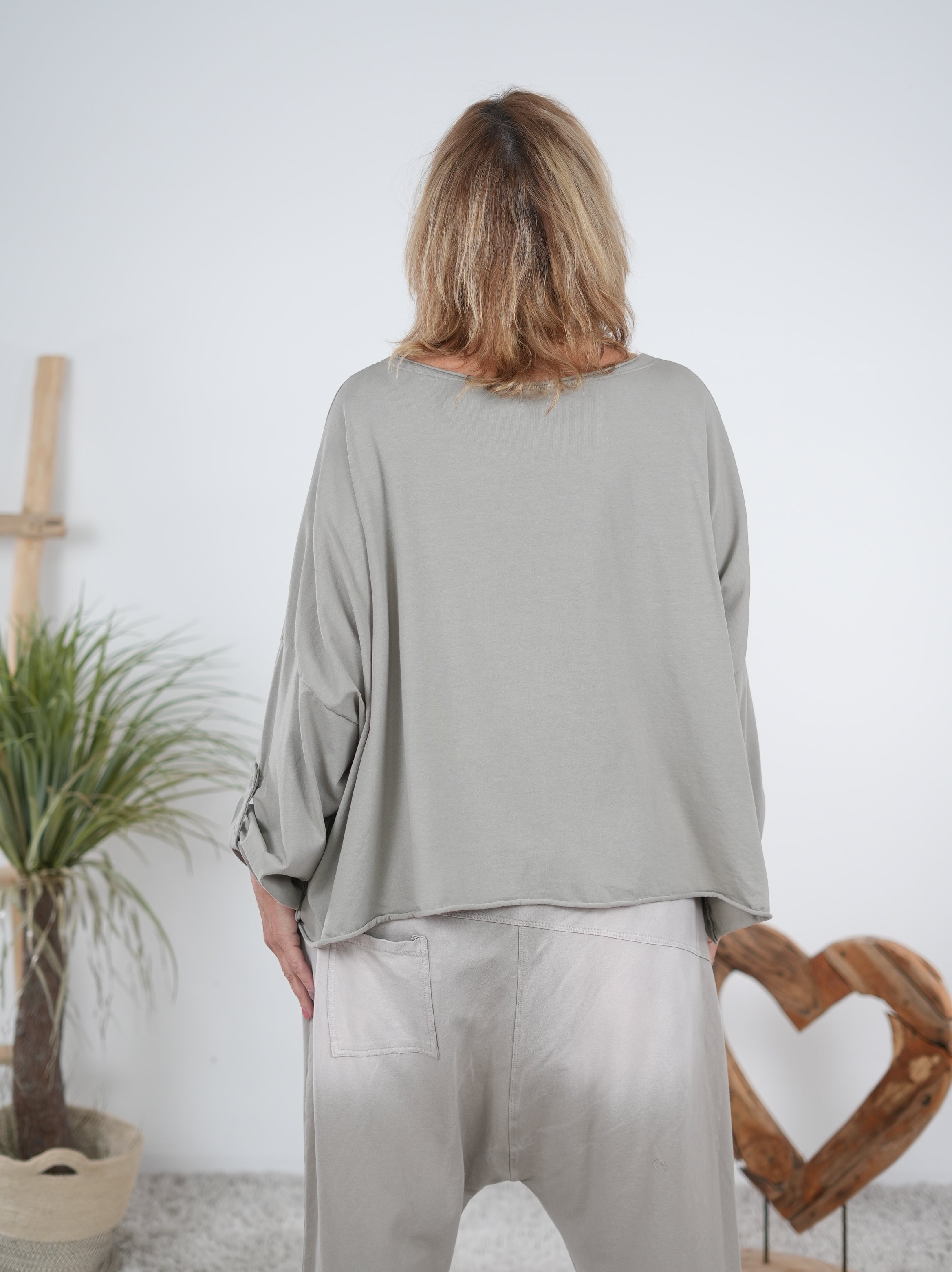 langarm Shirt mit Schriftzug und überschnittenem Arm
