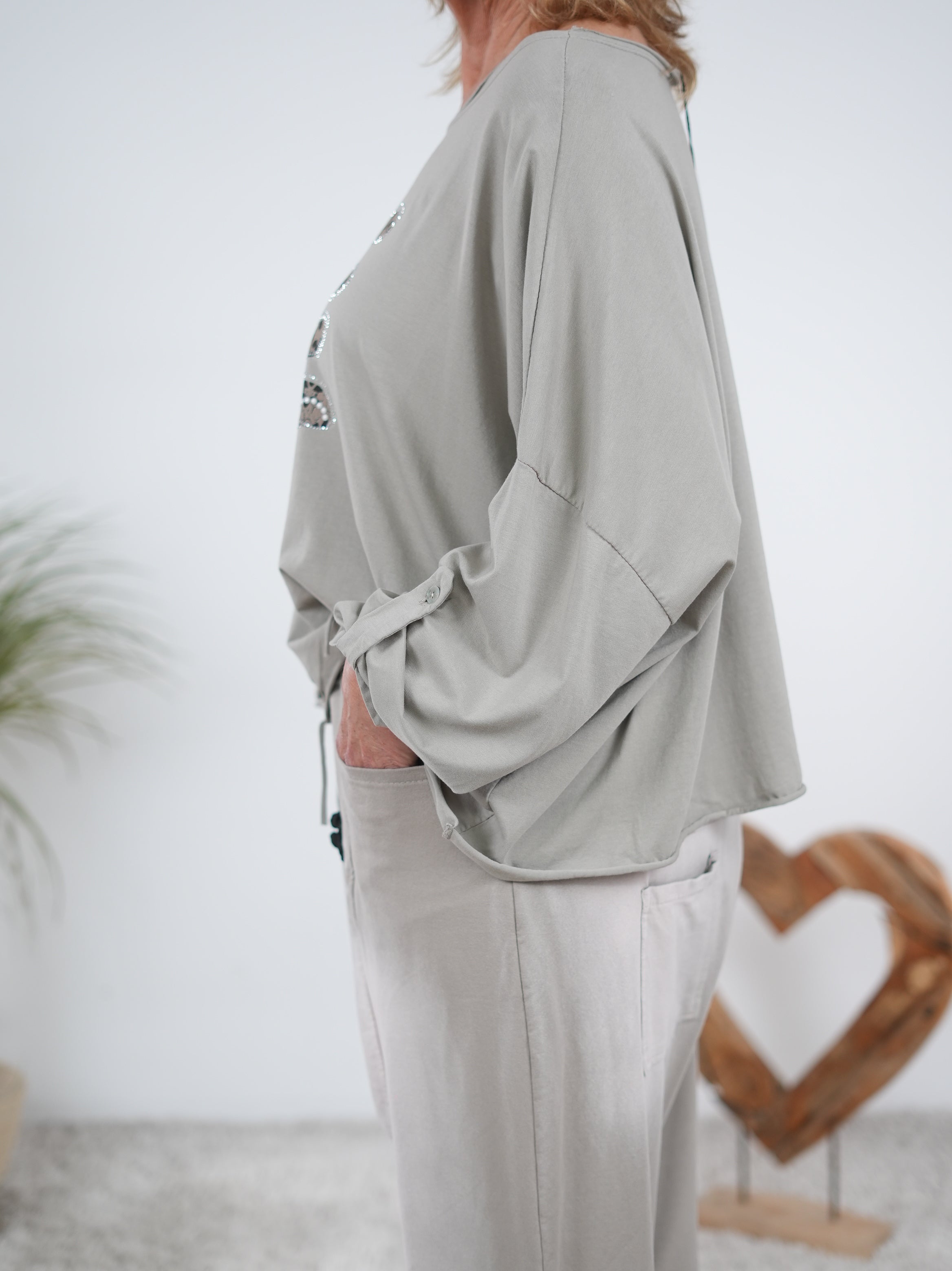 langarm Shirt mit Schriftzug und überschnittenem Arm
