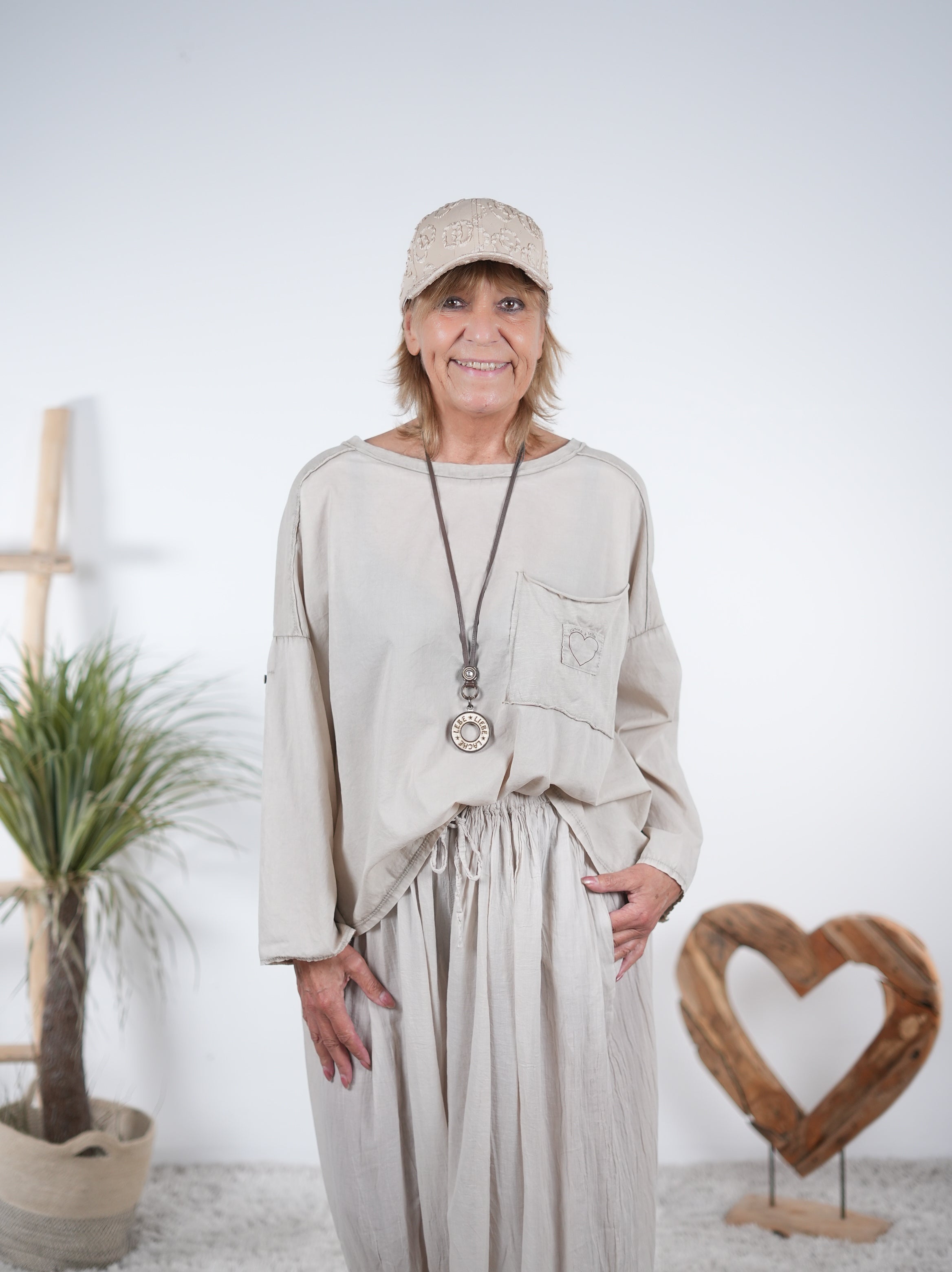 leichtes Blusen Shirt mit kleinem Patch Beige