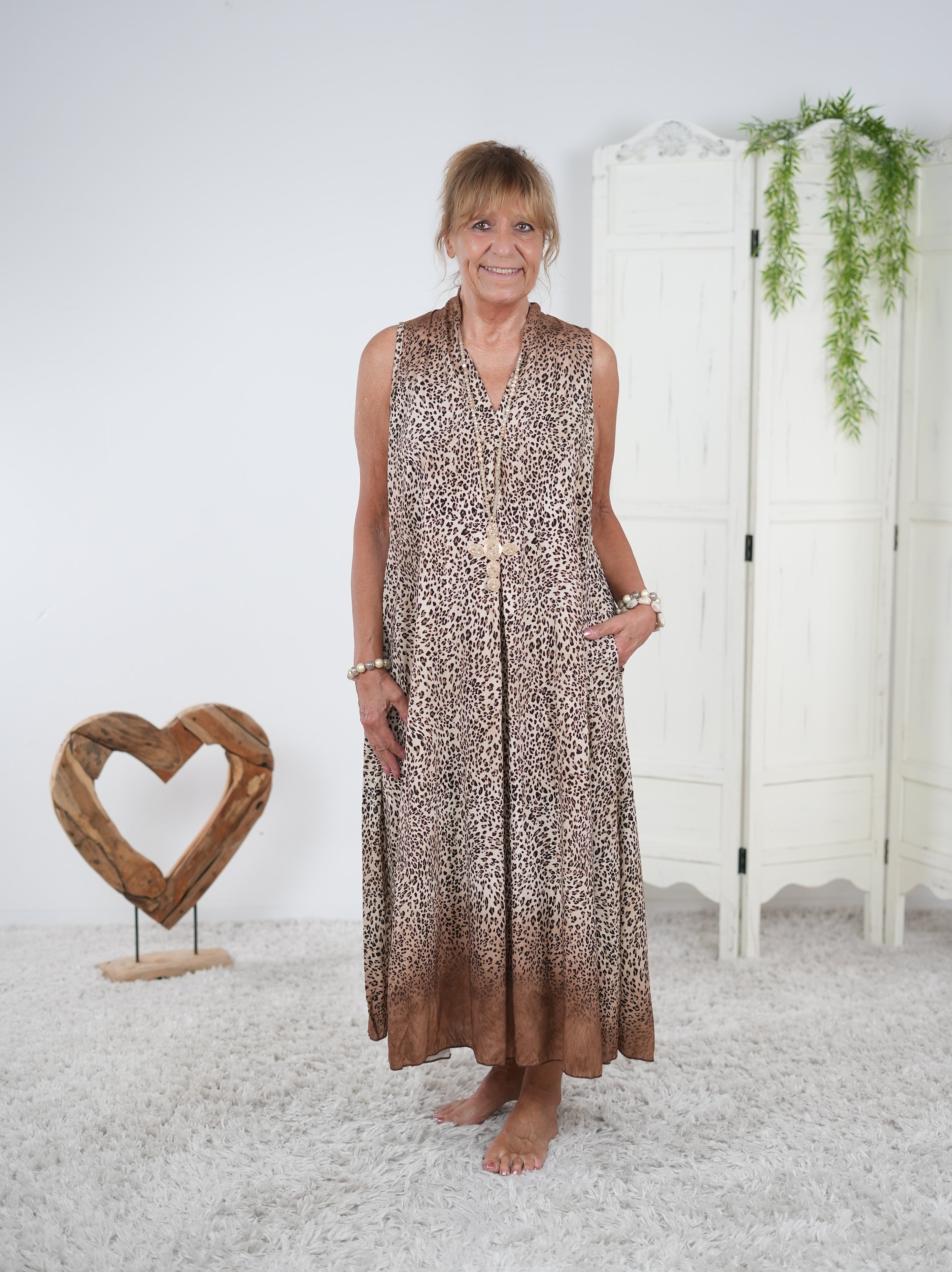 leichtes Kleid im Leo Look mit V-Ausschnitt Camel