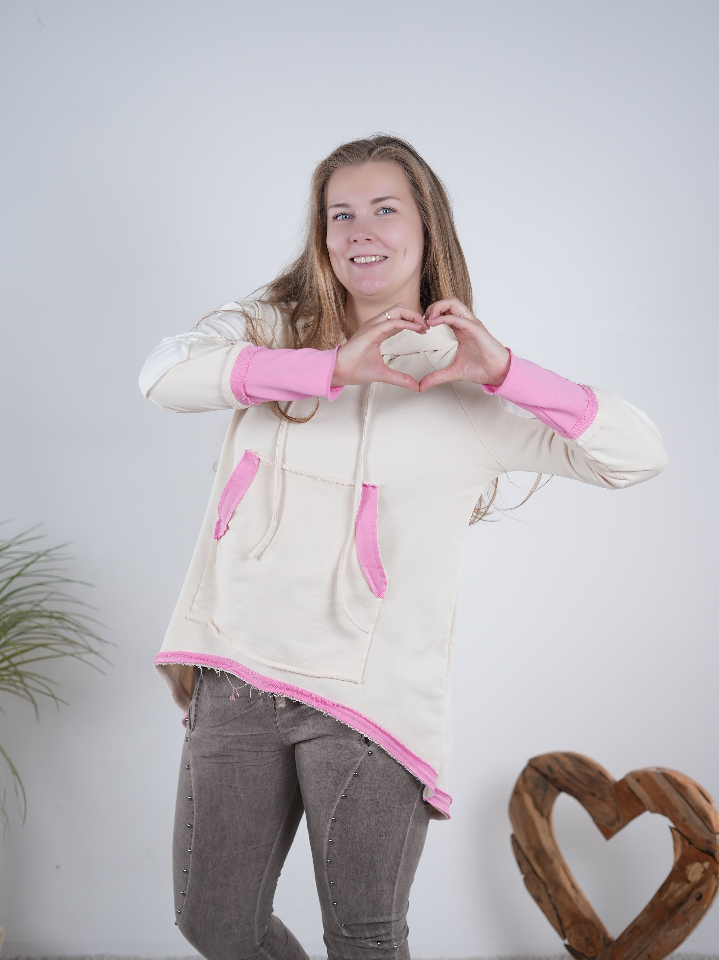 Long Hoody mit Herz Patch Wollweiß