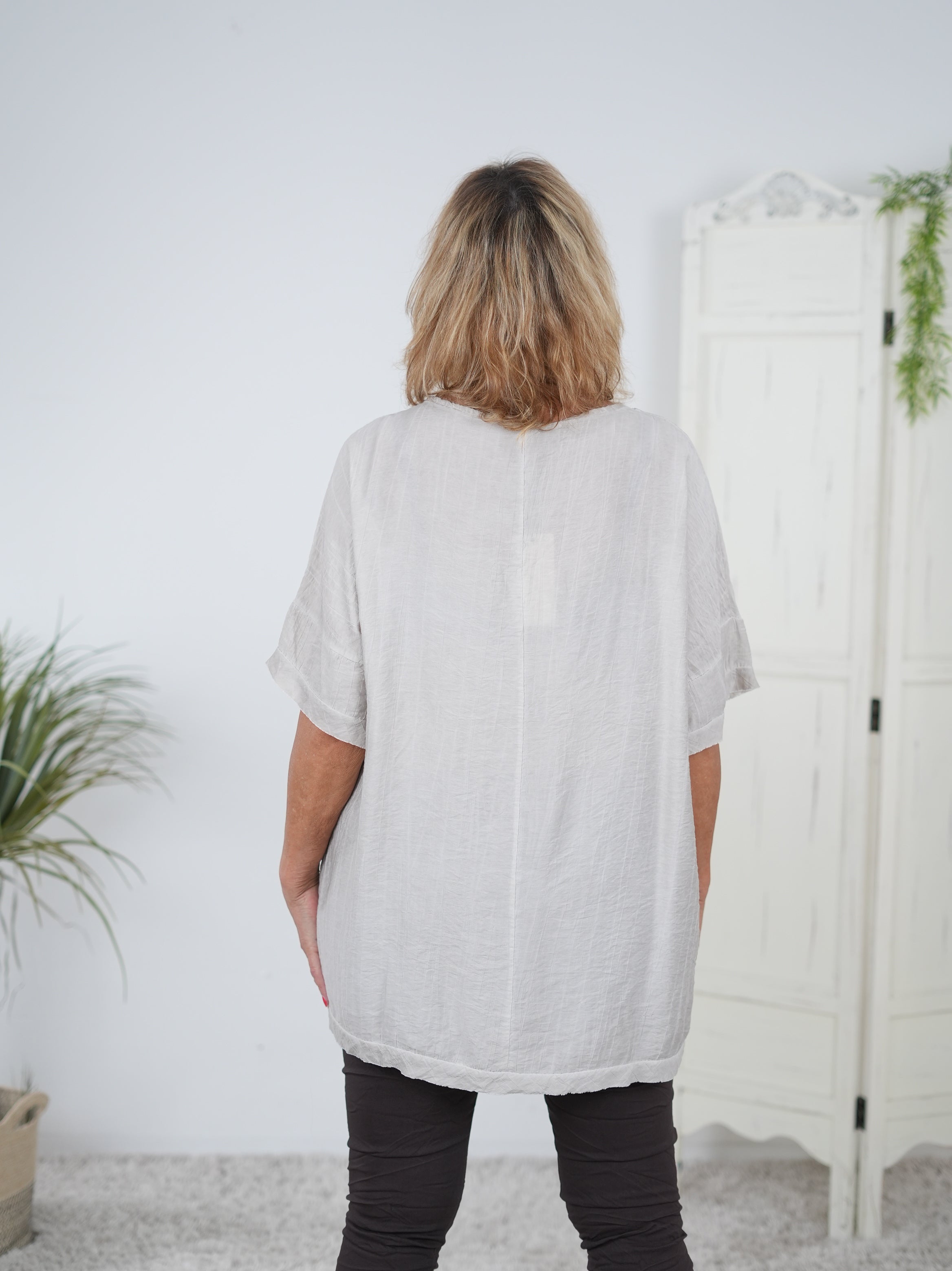 luftiges Blusenshirt mit auffälligem Schriftzug