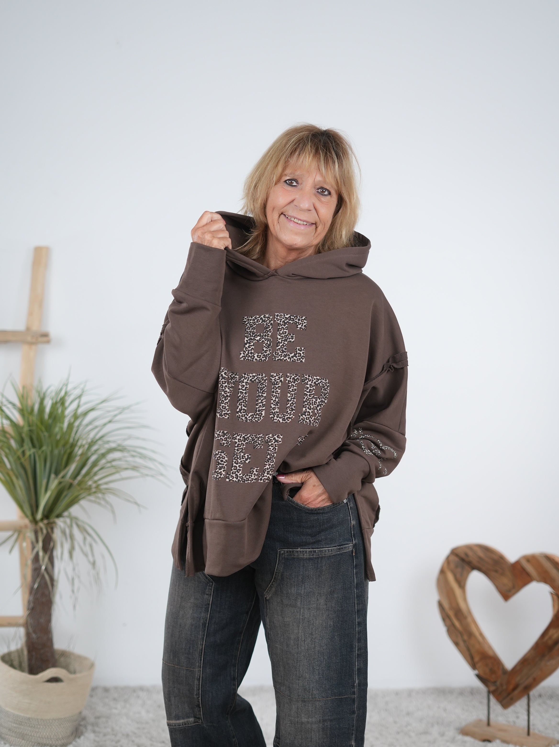 oversize Hoody mit großem Leo Print und Ärmelbündchen Schoko