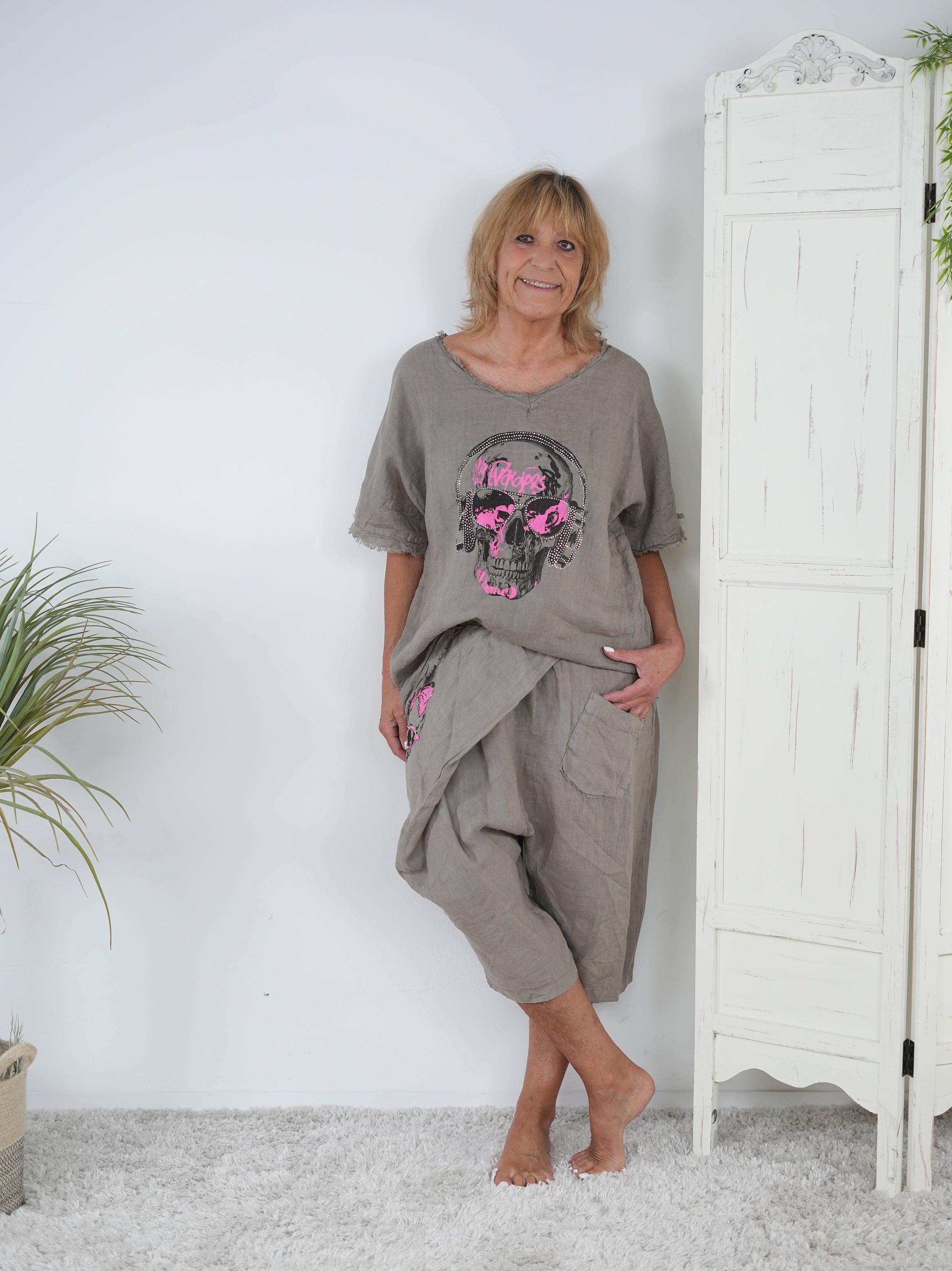 oversize Leinen Shirt mit Totenkopf Motiv Taupe