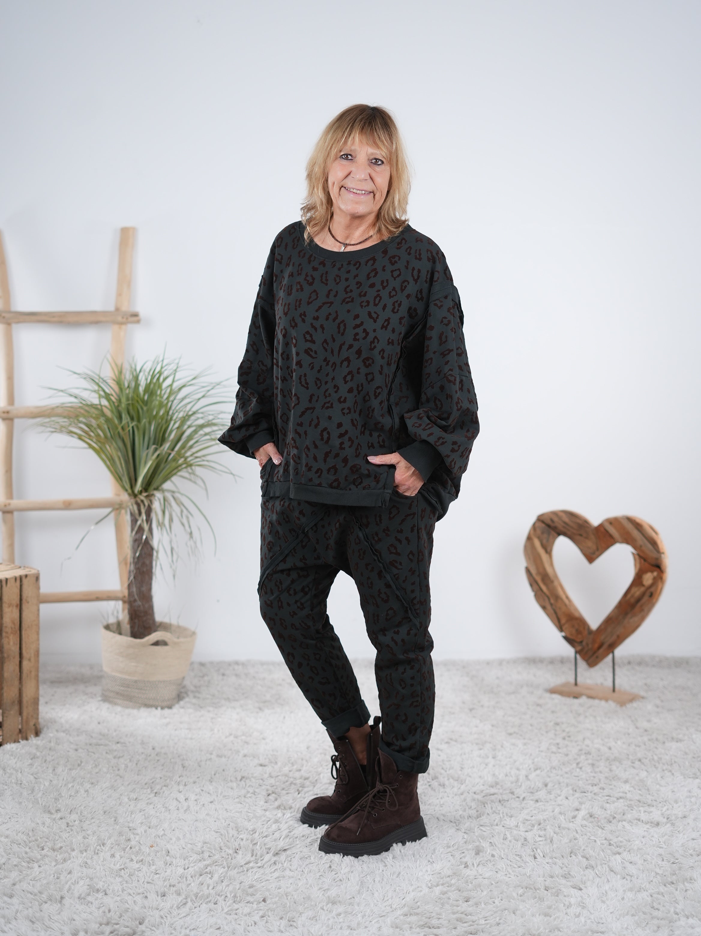 oversize Leo Sweater mit Außennähten
