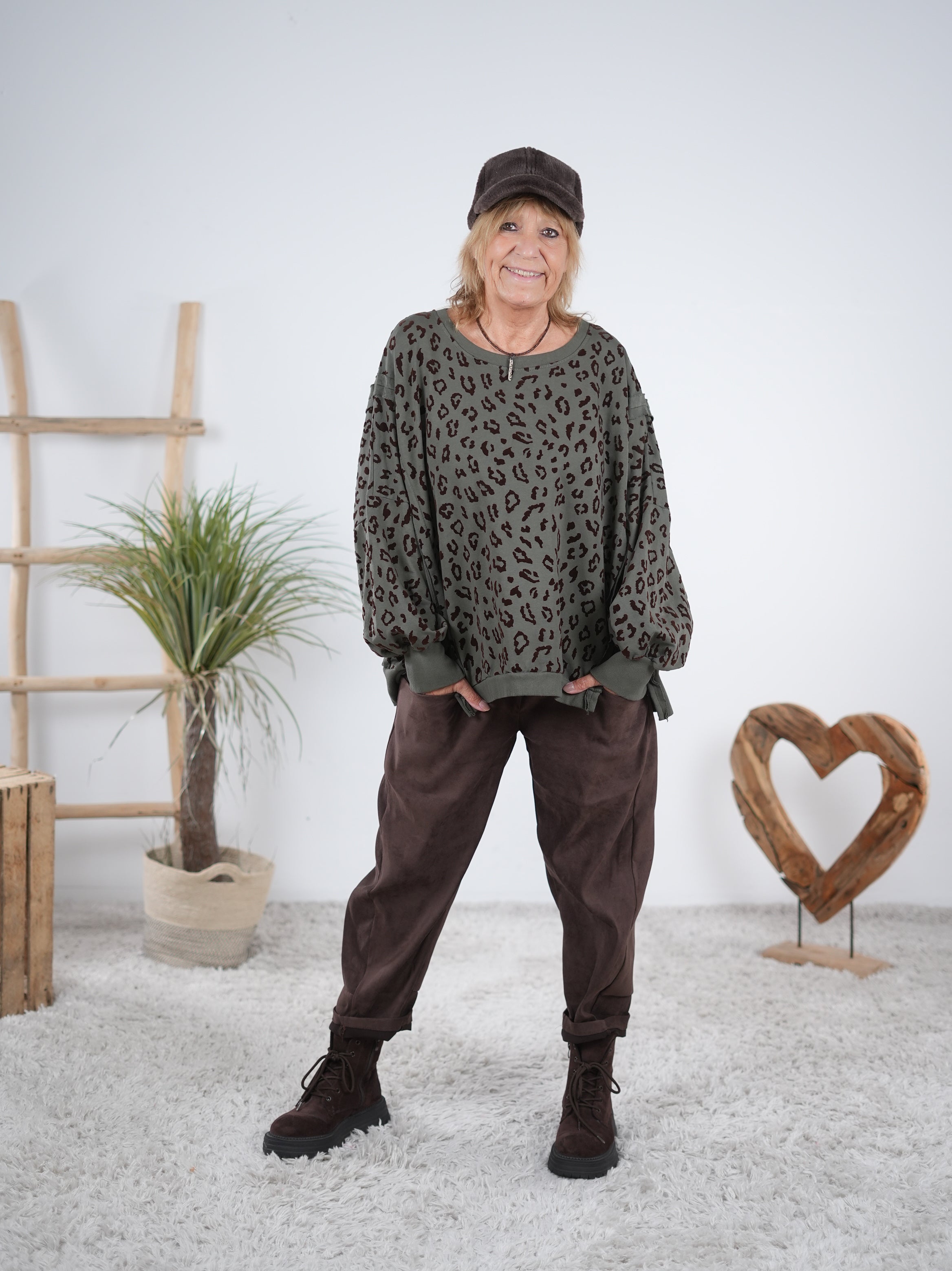 oversize Leo Sweater mit Außennähten Olive