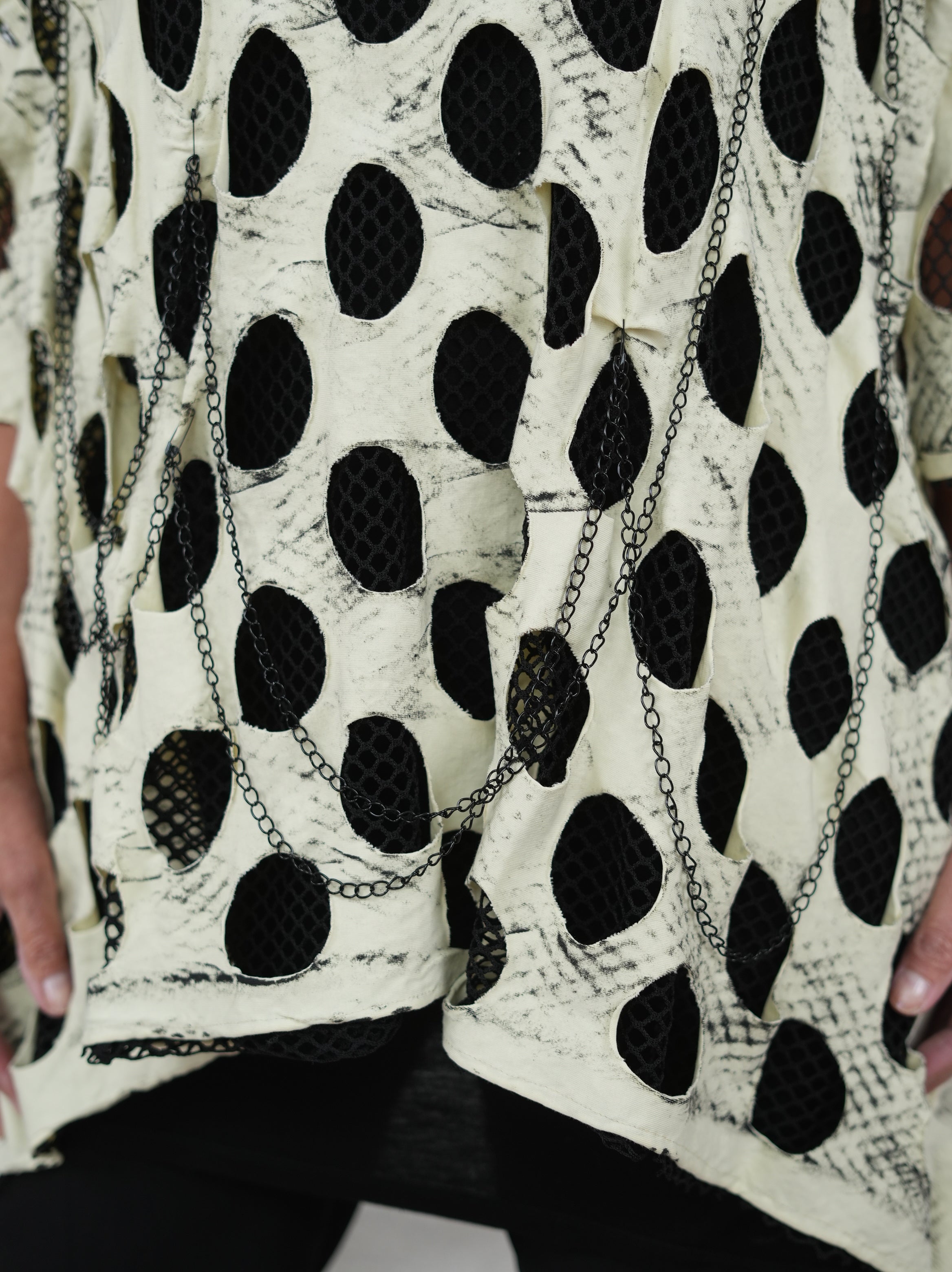 oversize Netz Shirt mit Ketten "Details"
