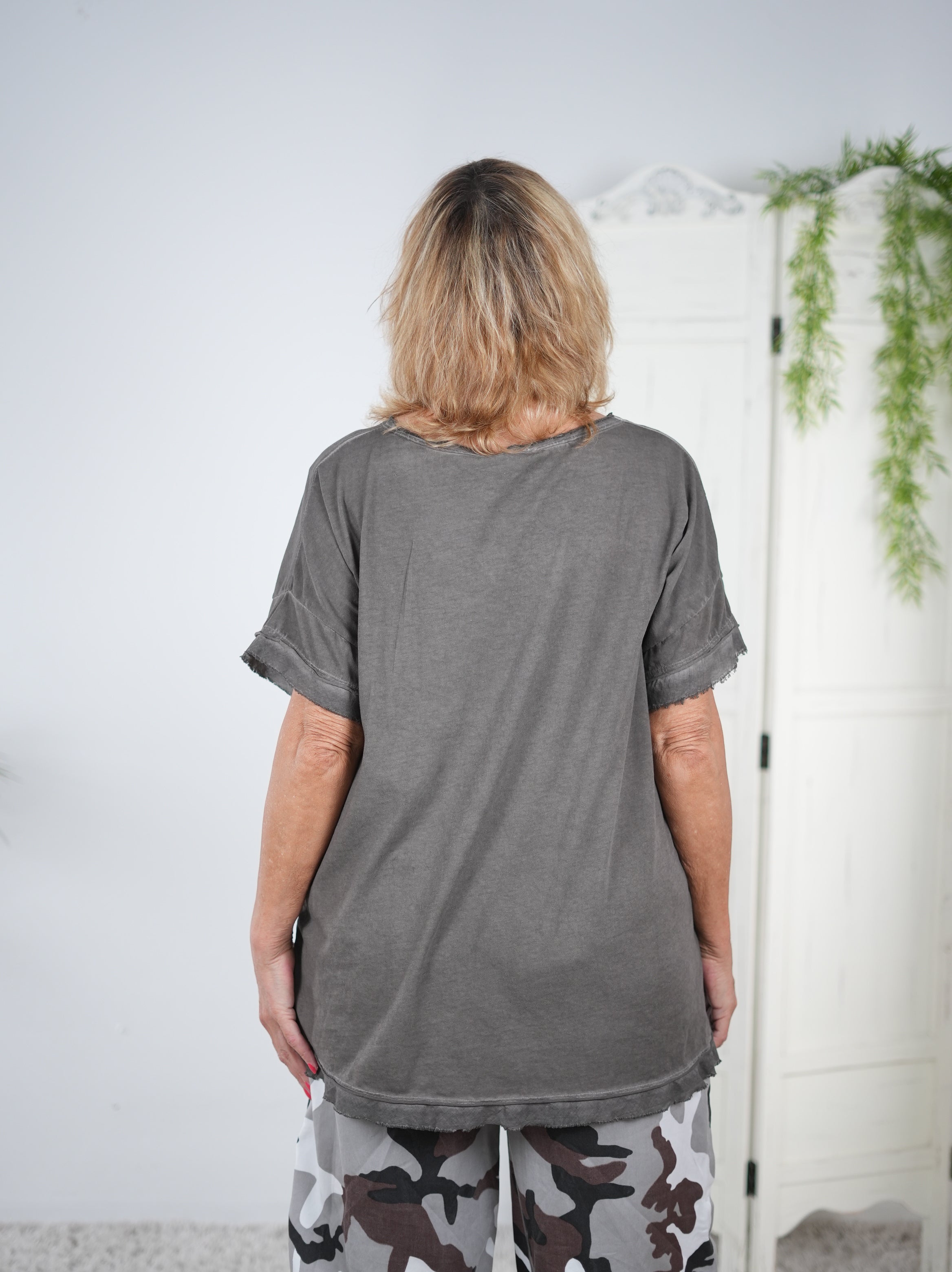 Oversize Shirt im Vokuhila Schnitt mit Schriftzug