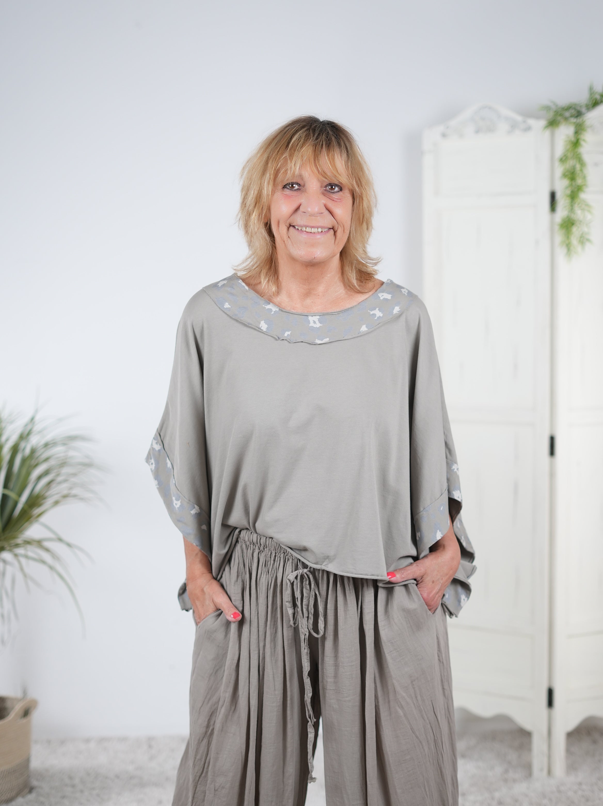 Poncho Shirt mit Leo Akzenten Taupe