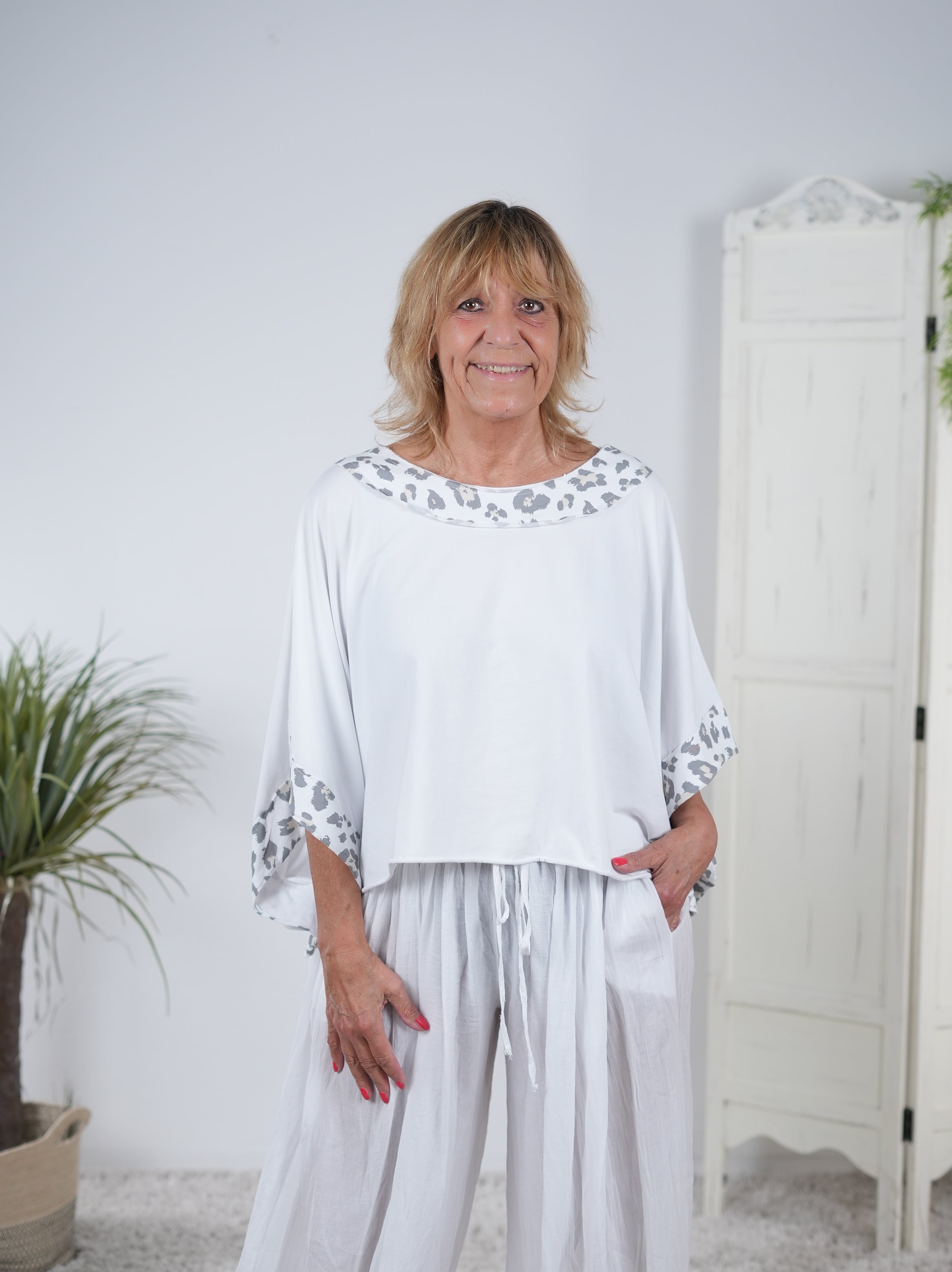 Poncho Shirt mit Leo Akzenten