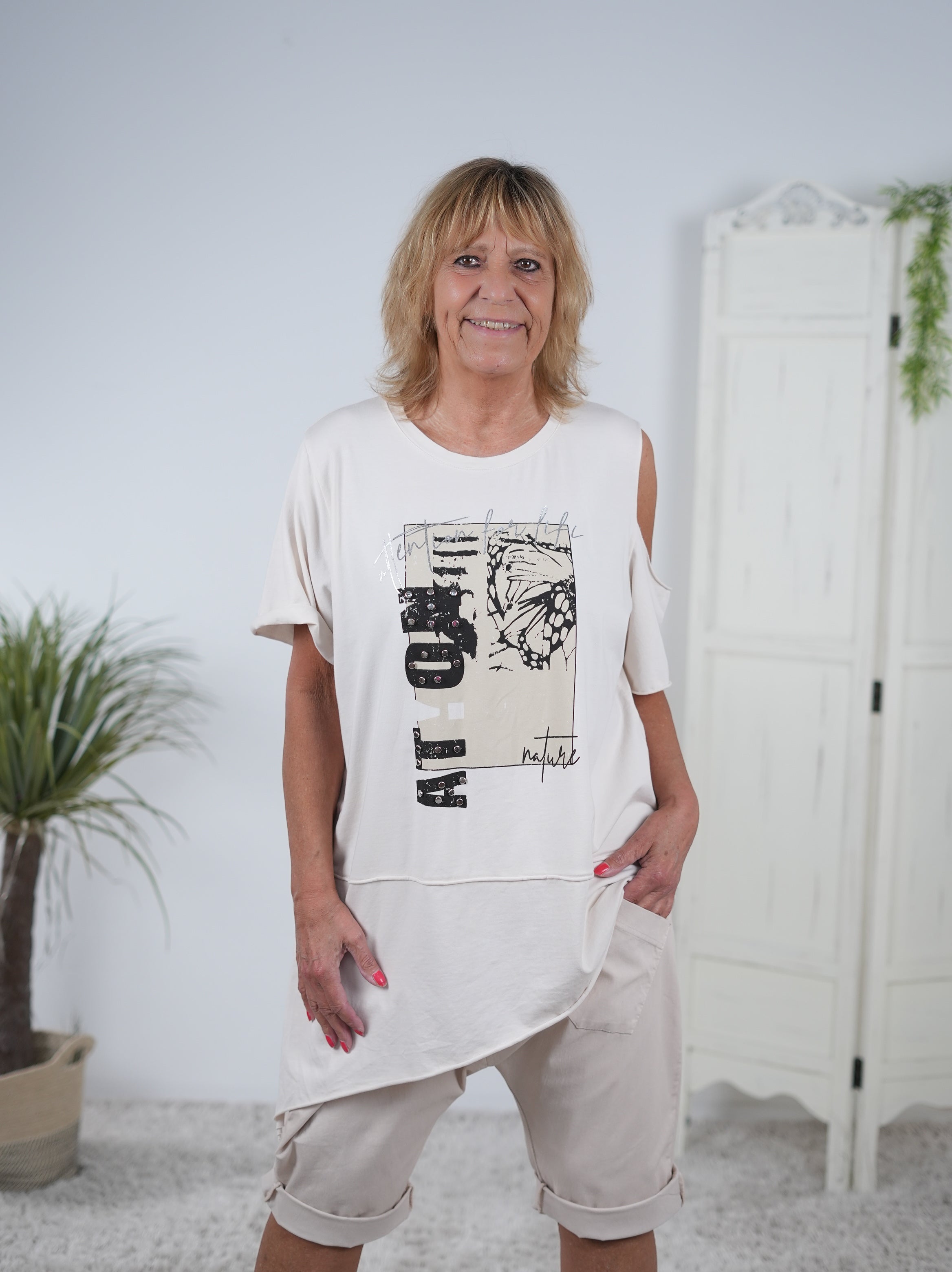 Shirt mit Cut Outs und Rundhalsausschnitt Beige