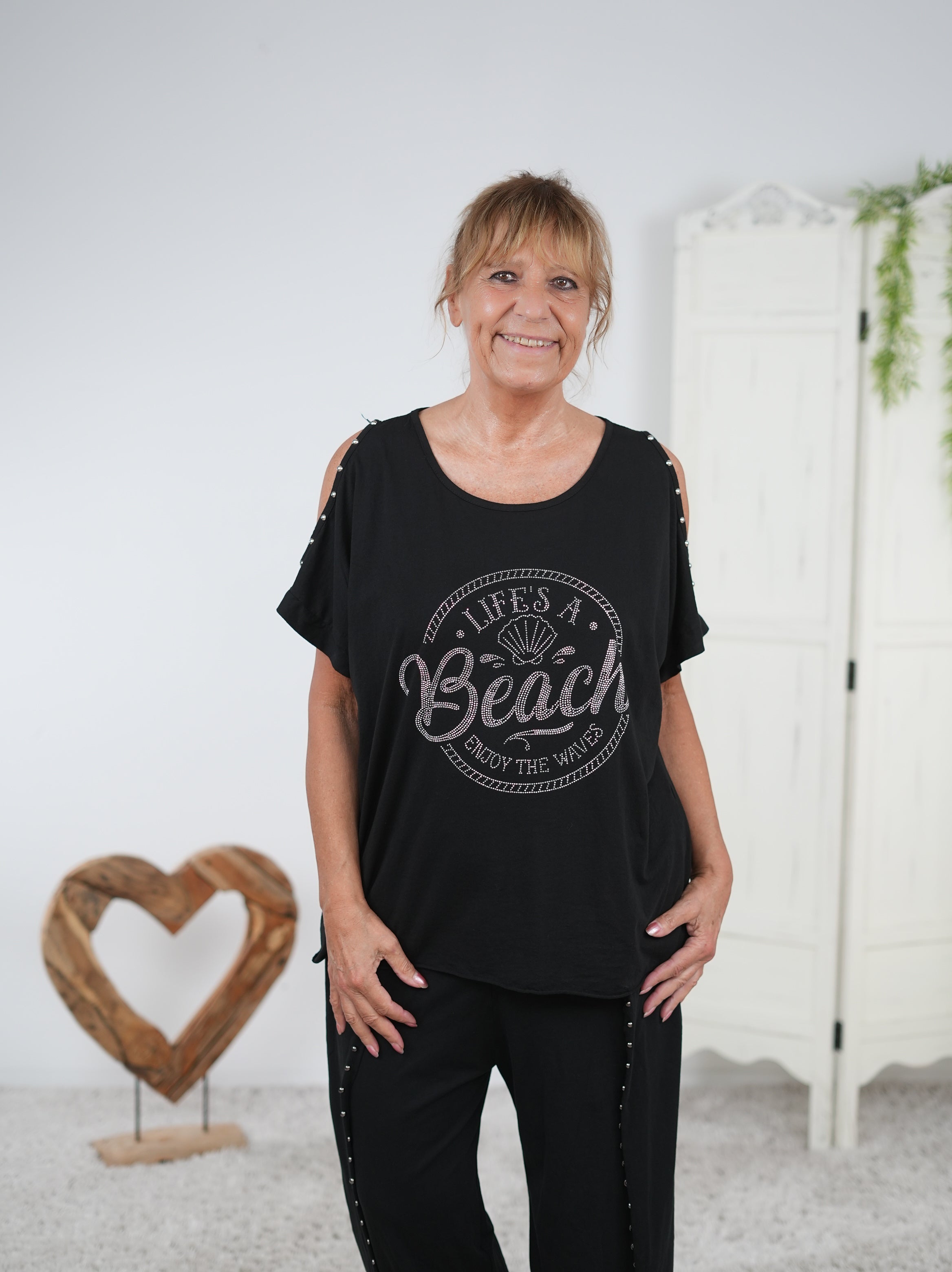 Shirt mit Motiv aus Strasssteinen und Cut Outs