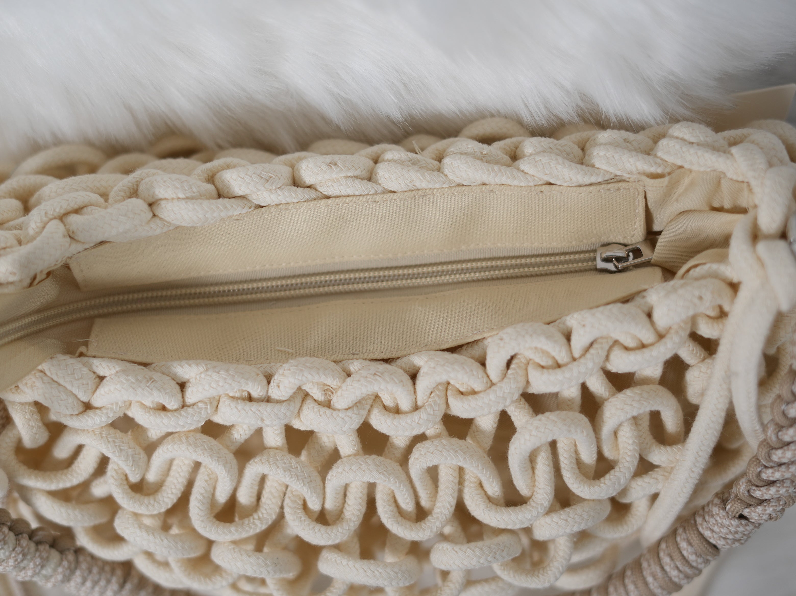 Tasche im geflochtenem Design