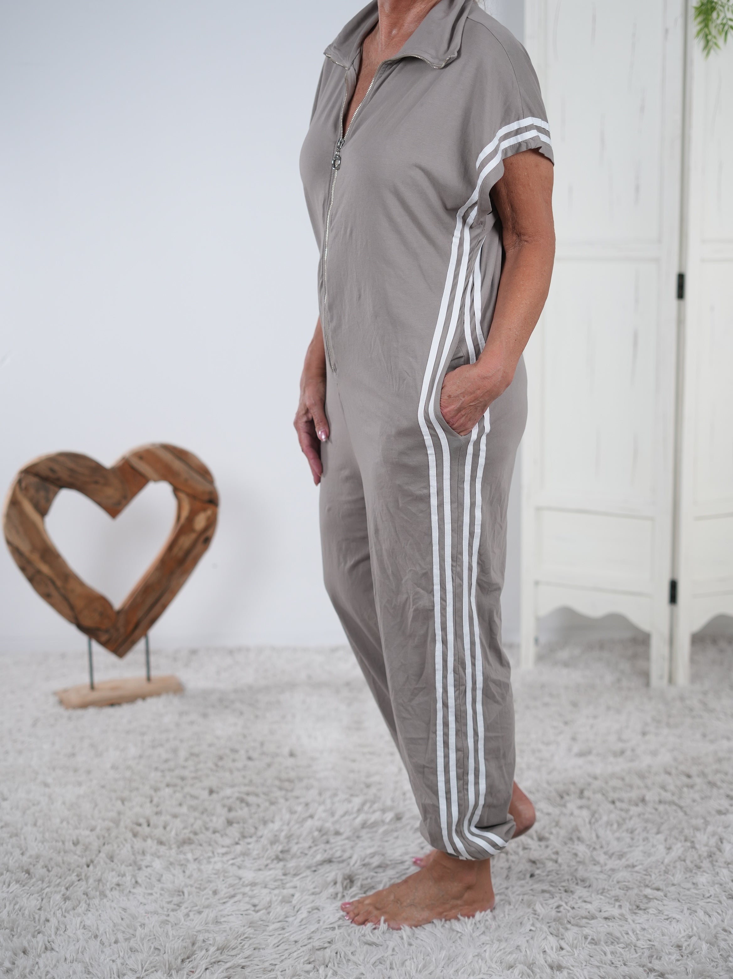 unifarbener Jumper im Shirt Look