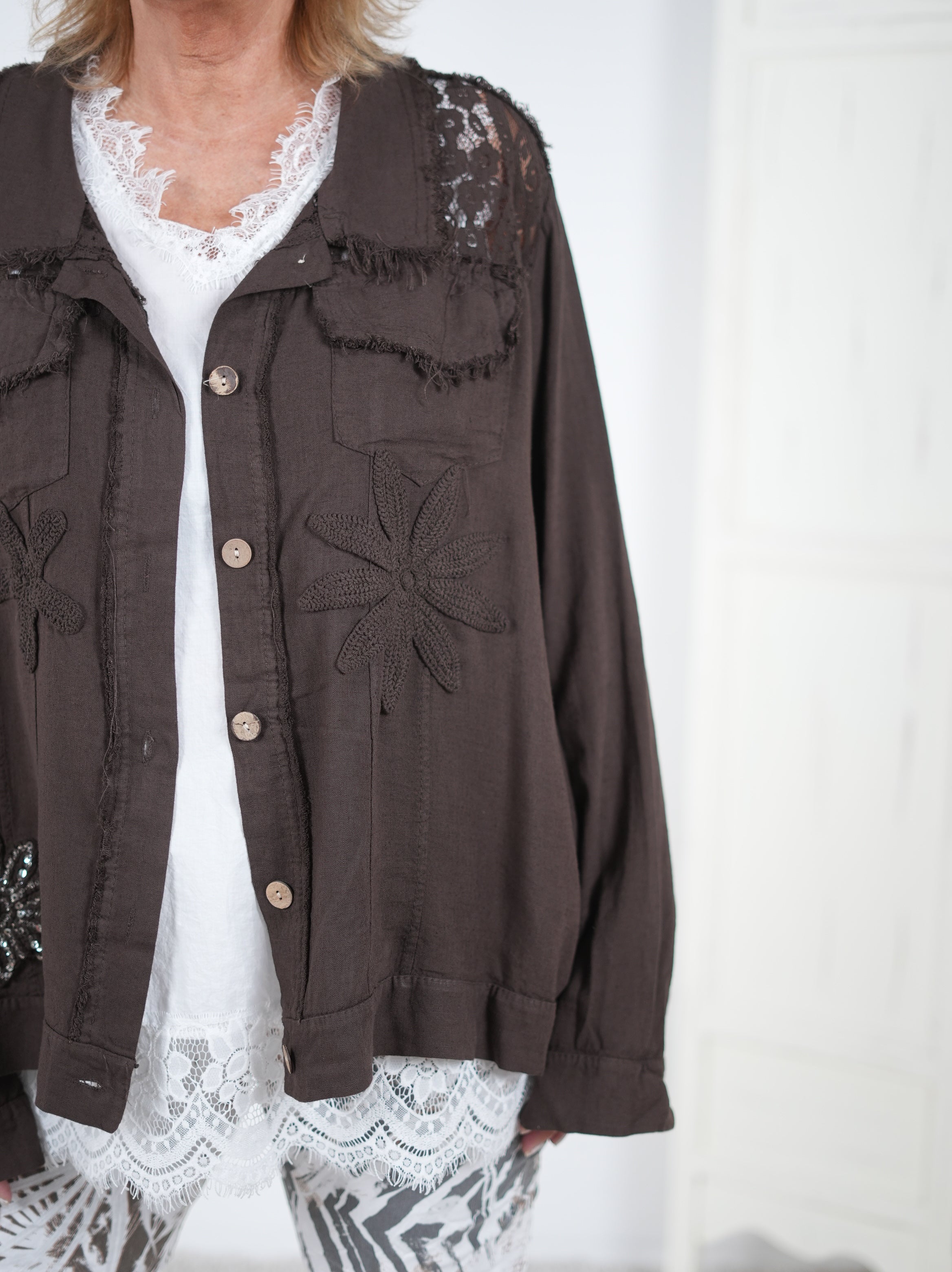Verspielte Jacke mit Blumen Patches