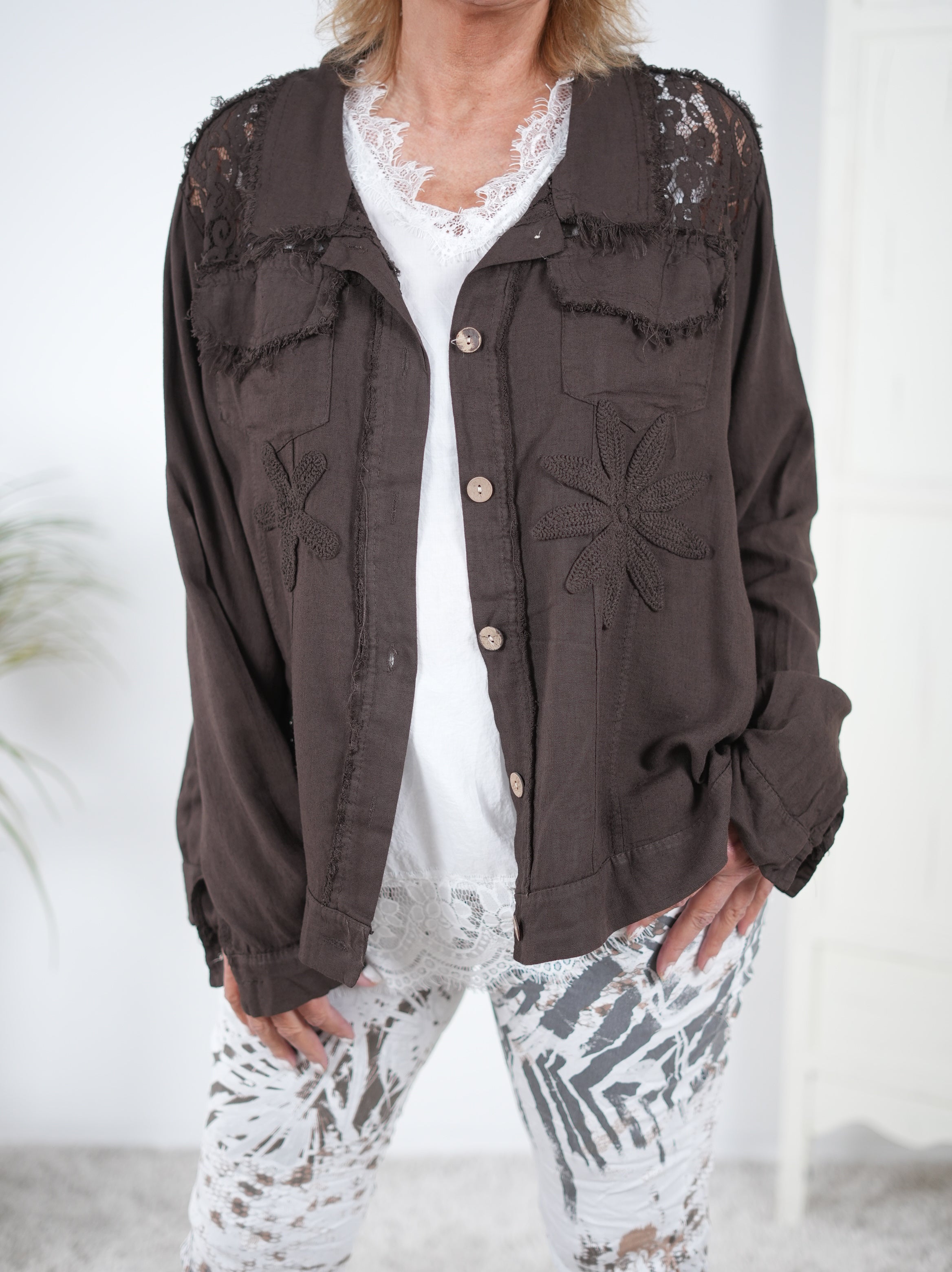 Verspielte Jacke mit Blumen Patches