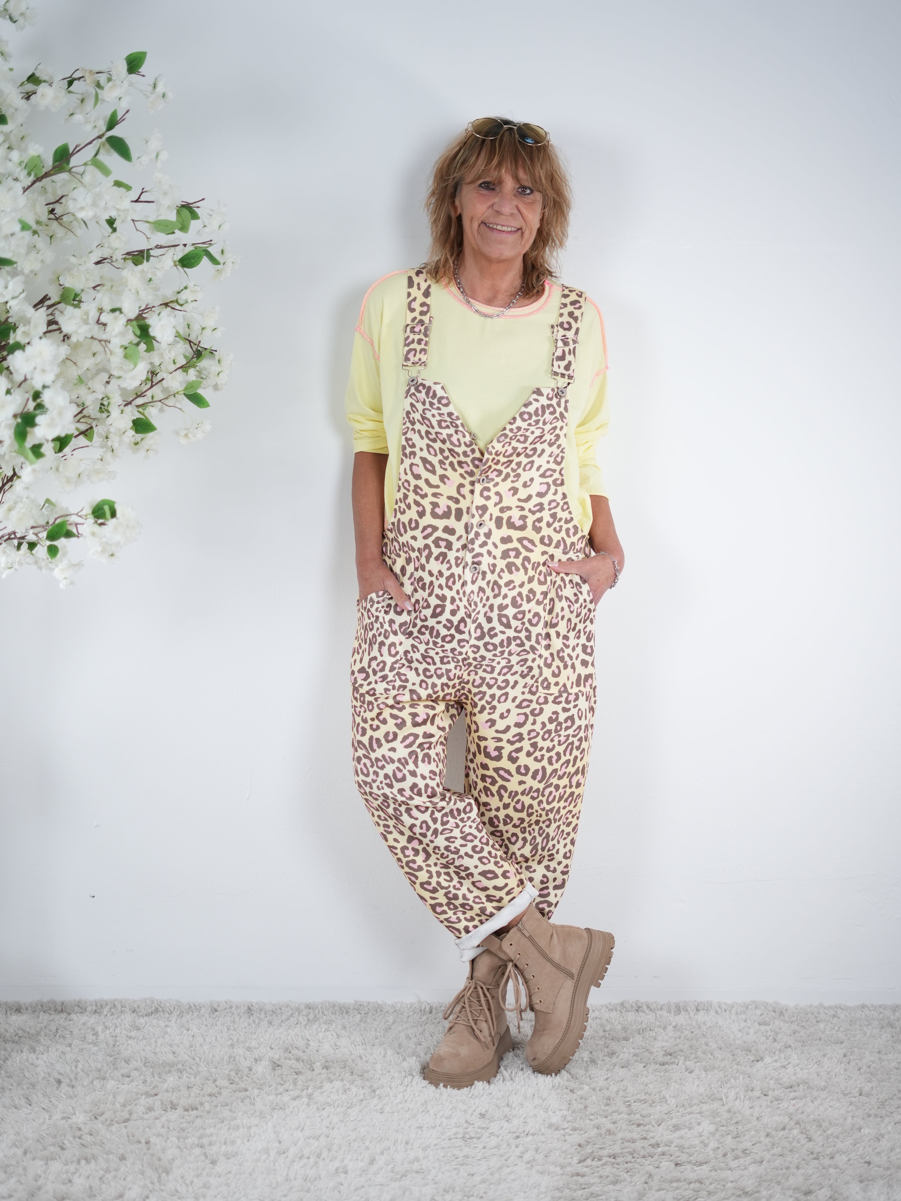 weiche Latzhose im Leo Look One Size (ca Größe 38-44) Gelb