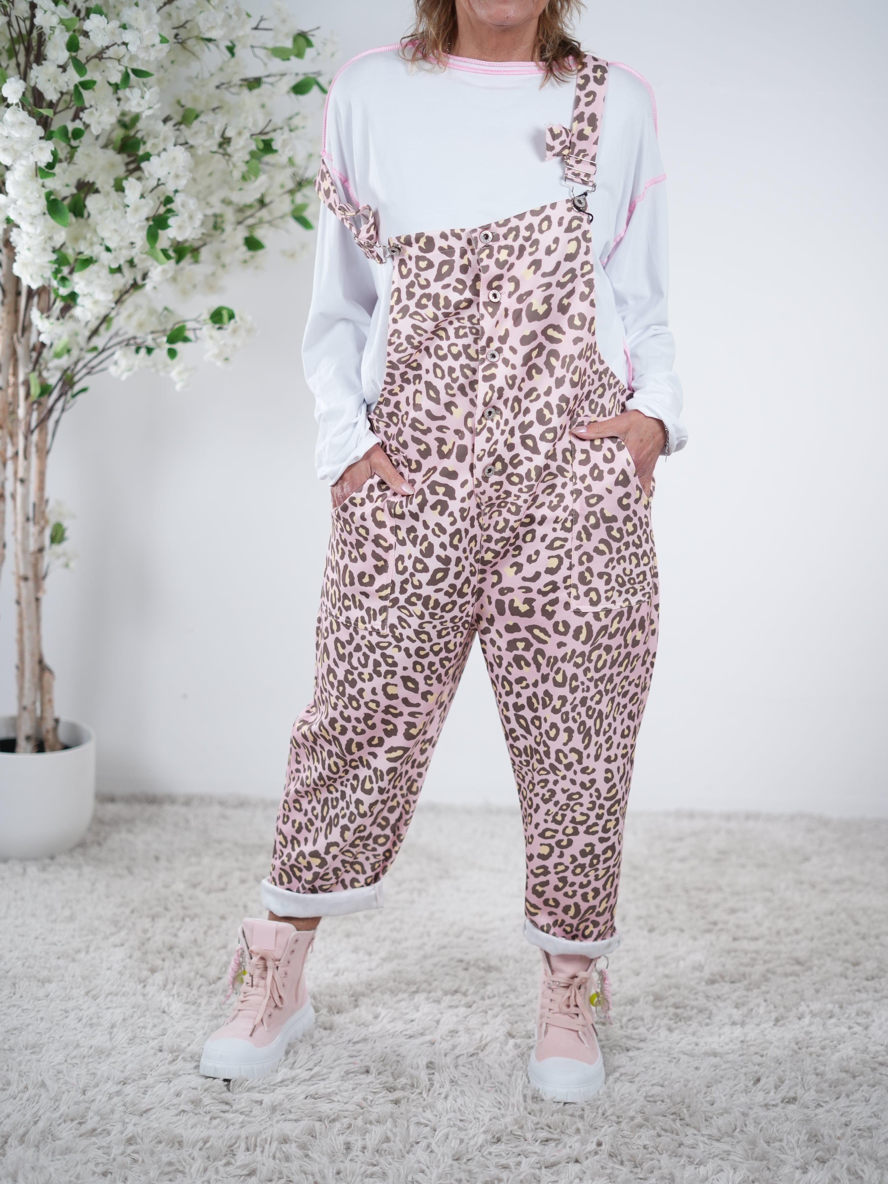 weiche Latzhose im Leo Look One Size (ca Größe 38-44) Rosa