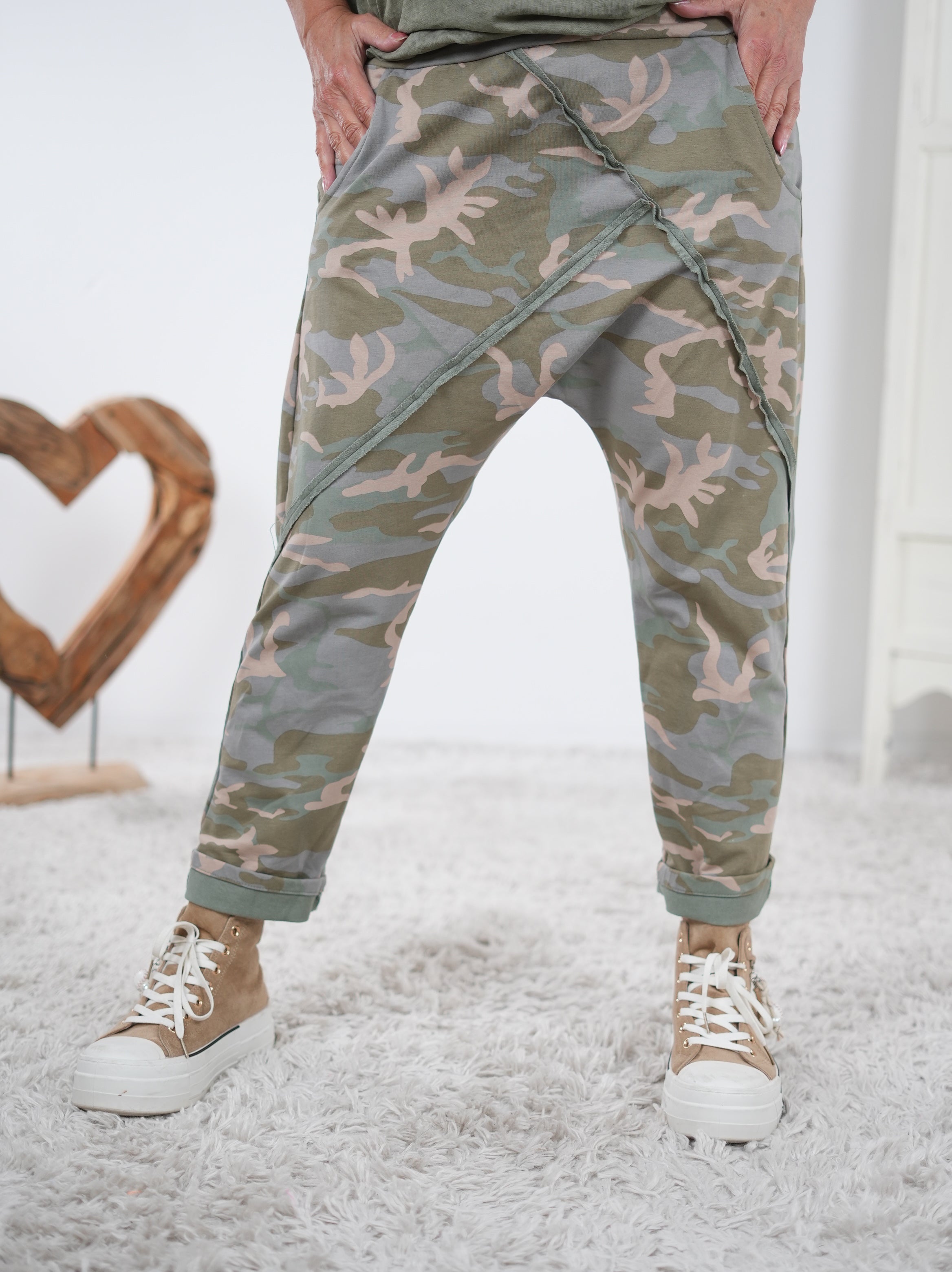 Camouflage Baggy mit Außennähten Olive