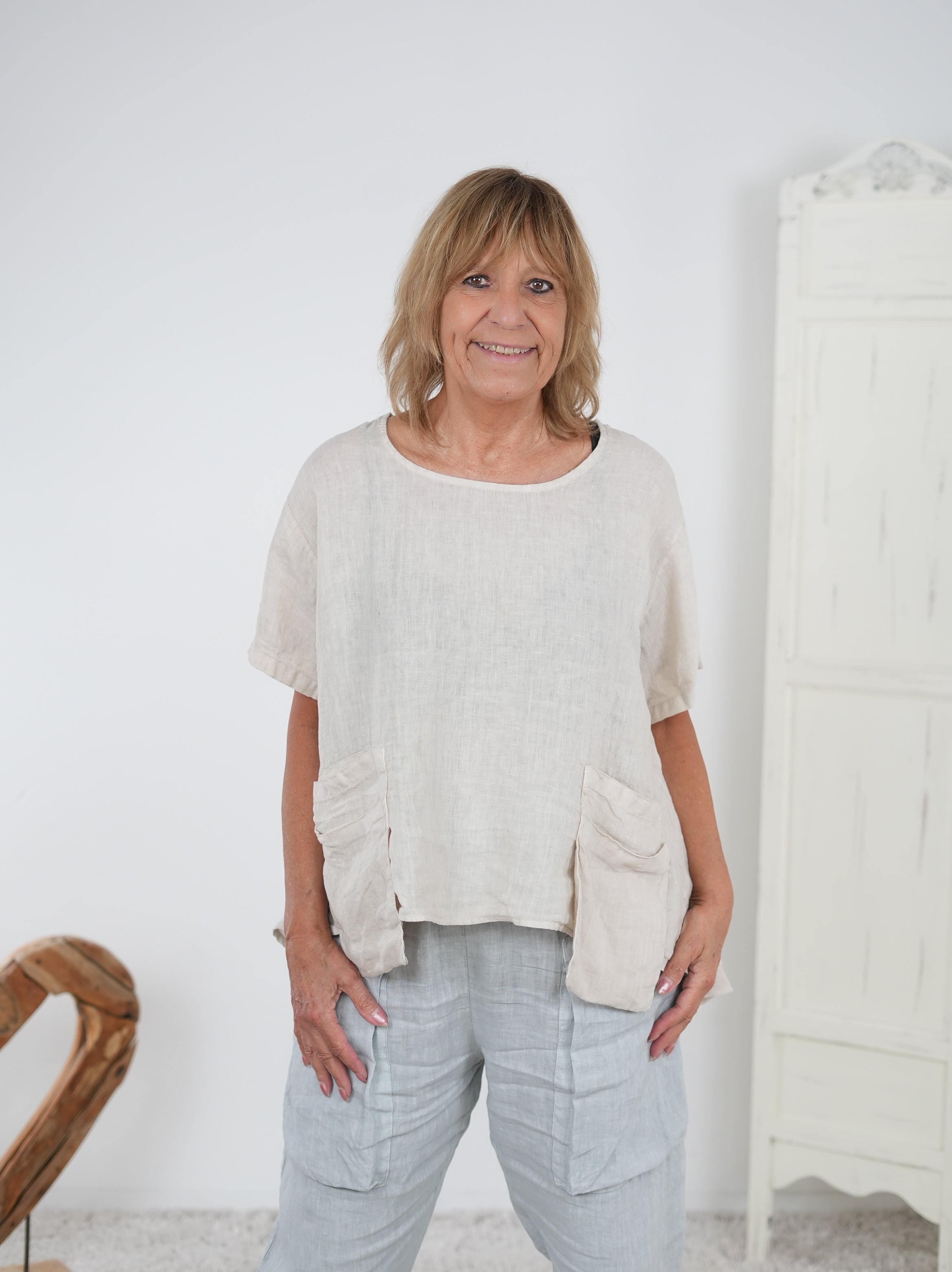 Leinen Bluse mit aufgesetzten Taschen Beige