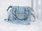 Lässige Crossbody Tasche mit Vintage-Details und Nieten helles Blau